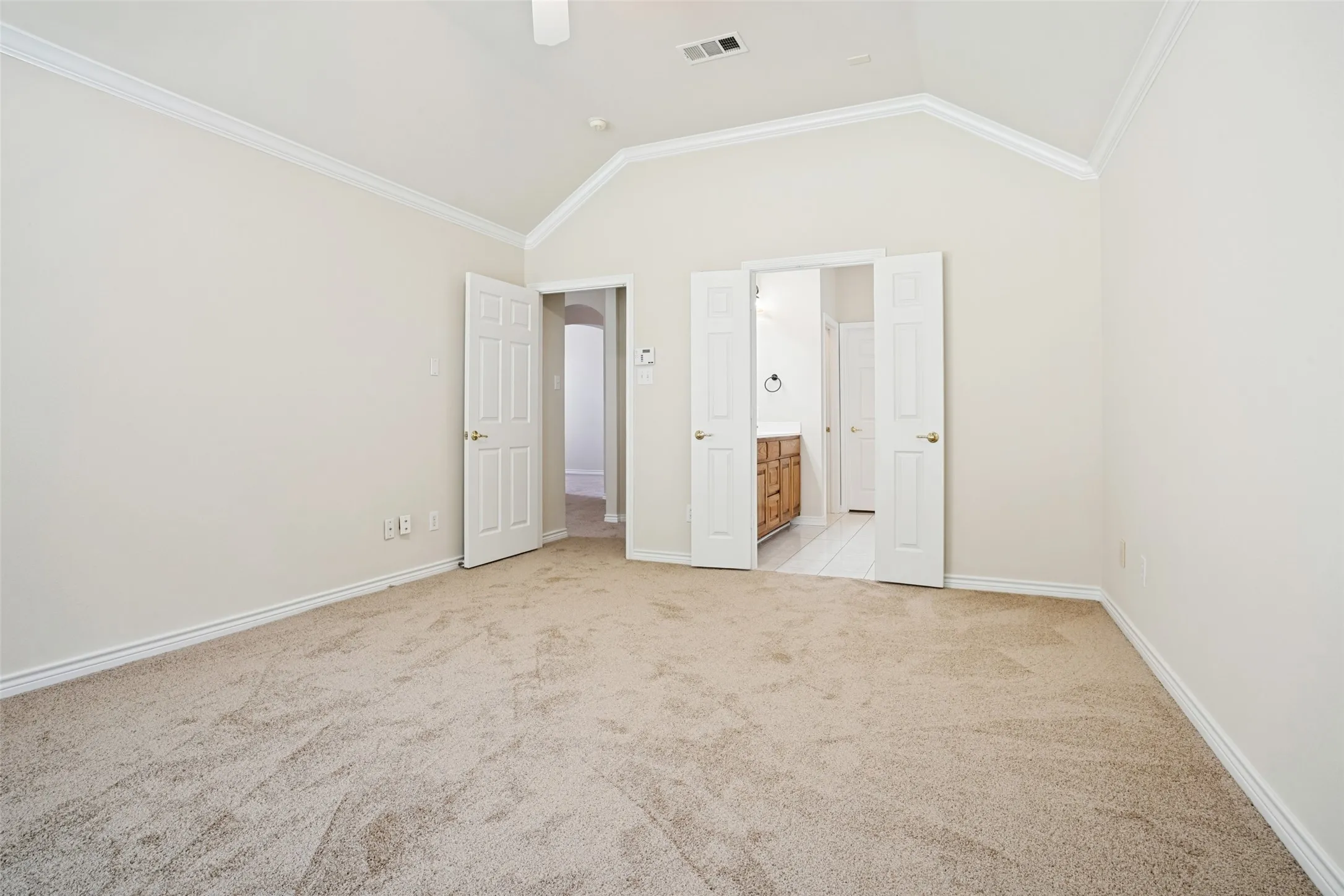 Single Family Residence For Sale in Denton County , 110 Blue Bonnet Circle, Justin, Texas 76247, 3 Bedroom, 2 Bathroom, 2 Garage spaces, 1,887 Sqft, built in 2000, mls#21357644, Real Estate Agent in Justin, Homes For Sale in Denton county, Homes For Sale in Justin, Realtor in Justin Texas, Real Estate Brokerage Independent Realty Texas, Luminita Cordes Realtor