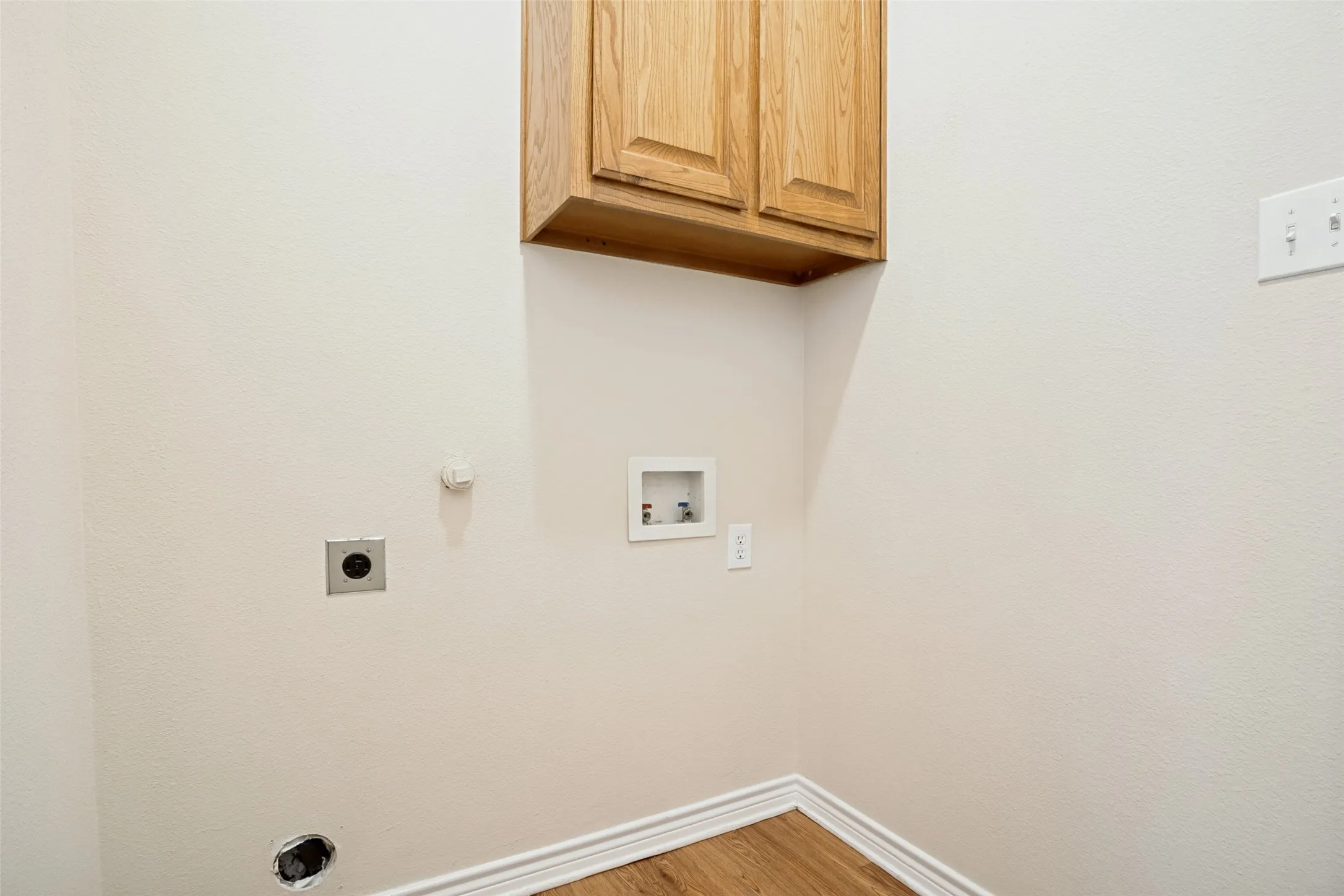 Single Family Residence For Sale in Denton County , 110 Blue Bonnet Circle, Justin, Texas 76247, 3 Bedroom, 2 Bathroom, 2 Garage spaces, 1,887 Sqft, built in 2000, mls#21357644, Real Estate Agent in Justin, Homes For Sale in Denton county, Homes For Sale in Justin, Realtor in Justin Texas, Real Estate Brokerage Independent Realty Texas, Luminita Cordes Realtor