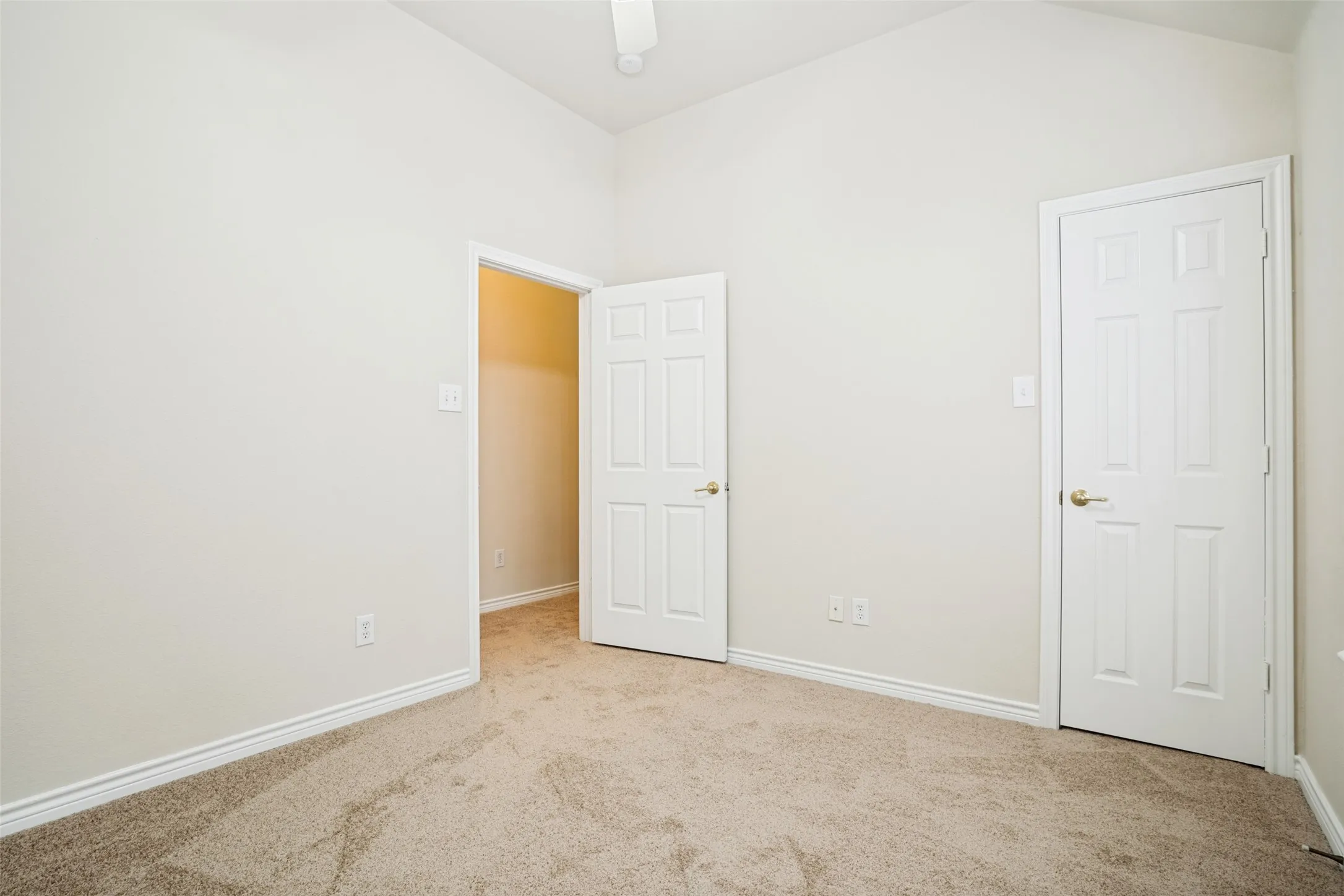 Single Family Residence For Sale in Denton County , 110 Blue Bonnet Circle, Justin, Texas 76247, 3 Bedroom, 2 Bathroom, 2 Garage spaces, 1,887 Sqft, built in 2000, mls#21357644, Real Estate Agent in Justin, Homes For Sale in Denton county, Homes For Sale in Justin, Realtor in Justin Texas, Real Estate Brokerage Independent Realty Texas, Luminita Cordes Realtor
