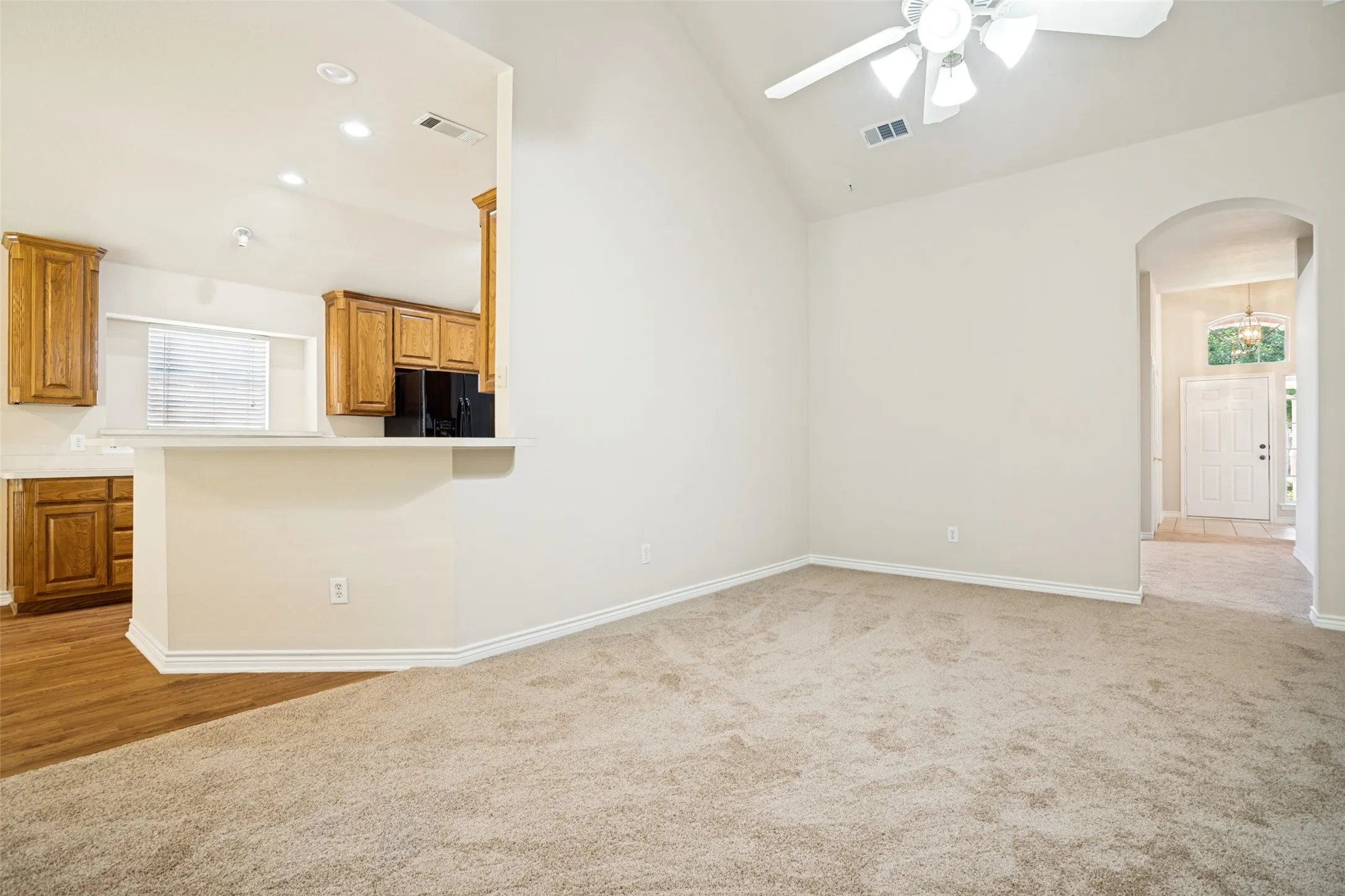 Single Family Residence For Sale in Denton County , 110 Blue Bonnet Circle, Justin, Texas 76247, 3 Bedroom, 2 Bathroom, 2 Garage spaces, 1,887 Sqft, built in 2000, mls#21357644, Real Estate Agent in Justin, Homes For Sale in Denton county, Homes For Sale in Justin, Realtor in Justin Texas, Real Estate Brokerage Independent Realty Texas, Luminita Cordes Realtor