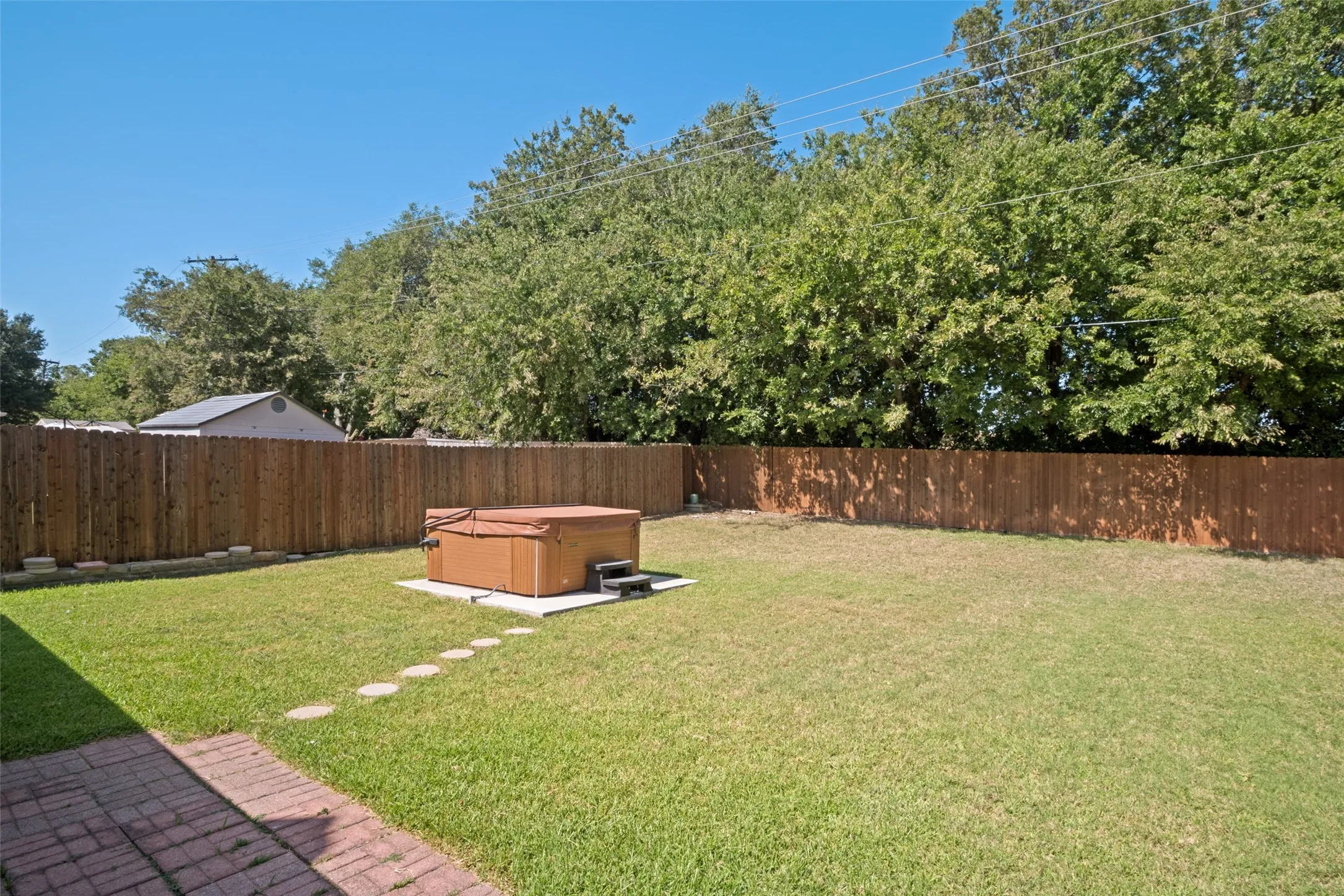 Single Family Residence For Sale in Denton County , 110 Blue Bonnet Circle, Justin, Texas 76247, 3 Bedroom, 2 Bathroom, 2 Garage spaces, 1,887 Sqft, built in 2000, mls#21357644, Real Estate Agent in Justin, Homes For Sale in Denton county, Homes For Sale in Justin, Realtor in Justin Texas, Real Estate Brokerage Independent Realty Texas, Luminita Cordes Realtor