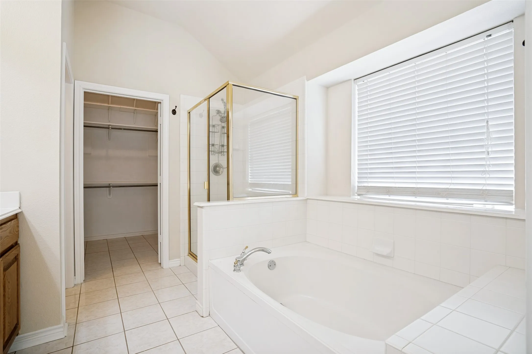 Single Family Residence For Sale in Denton County , 110 Blue Bonnet Circle, Justin, Texas 76247, 3 Bedroom, 2 Bathroom, 2 Garage spaces, 1,887 Sqft, built in 2000, mls#21357644, Real Estate Agent in Justin, Homes For Sale in Denton county, Homes For Sale in Justin, Realtor in Justin Texas, Real Estate Brokerage Independent Realty Texas, Luminita Cordes Realtor