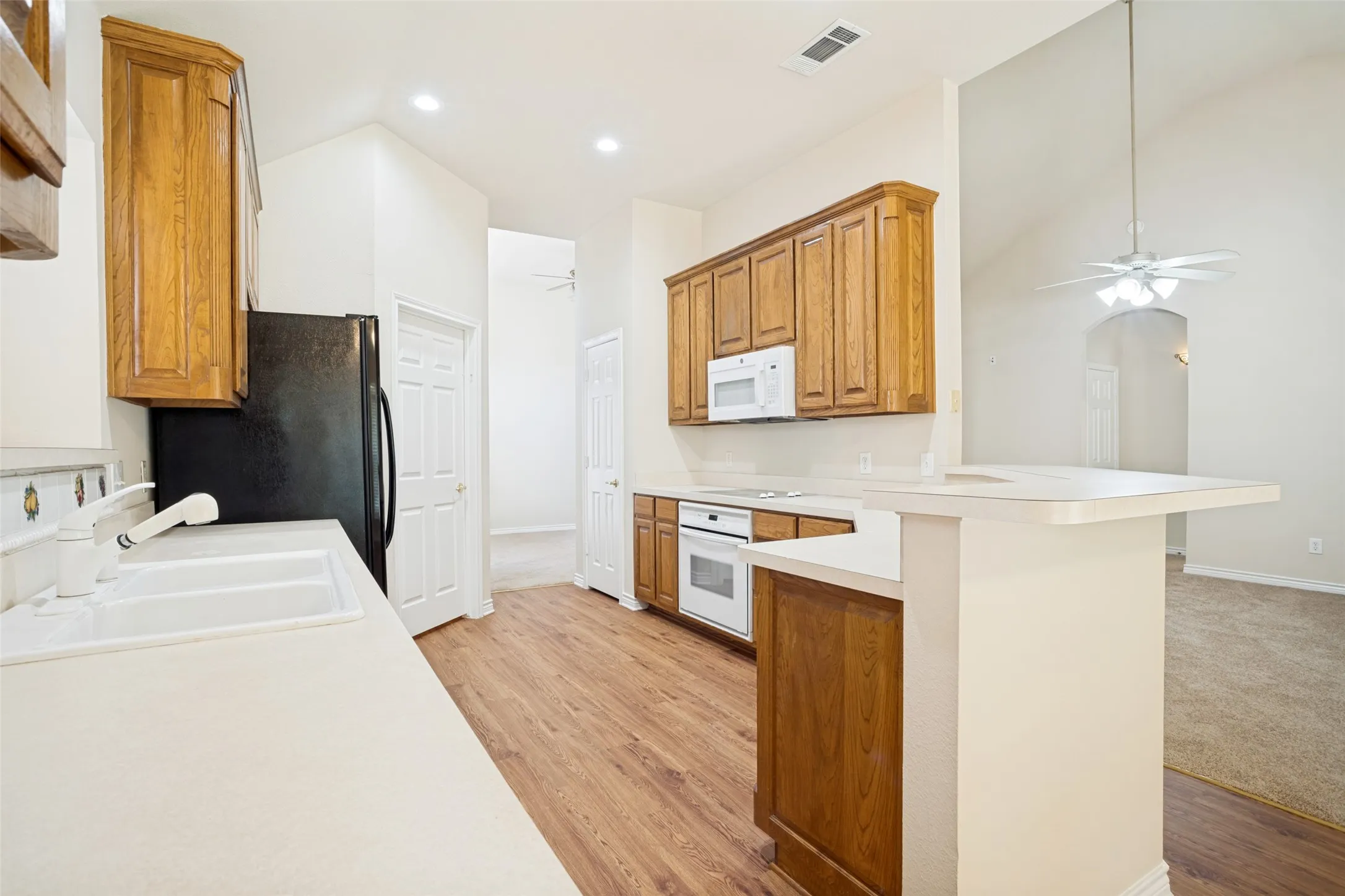 Single Family Residence For Sale in Denton County , 110 Blue Bonnet Circle, Justin, Texas 76247, 3 Bedroom, 2 Bathroom, 2 Garage spaces, 1,887 Sqft, built in 2000, mls#21357644, Real Estate Agent in Justin, Homes For Sale in Denton county, Homes For Sale in Justin, Realtor in Justin Texas, Real Estate Brokerage Independent Realty Texas, Luminita Cordes Realtor