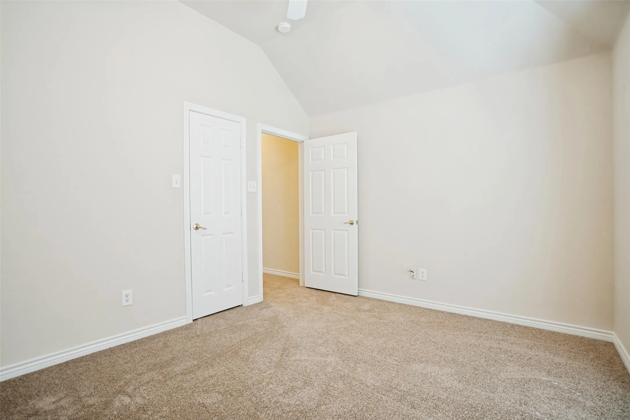 Single Family Residence For Sale in Denton County , 110 Blue Bonnet Circle, Justin, Texas 76247, 3 Bedroom, 2 Bathroom, 2 Garage spaces, 1,887 Sqft, built in 2000, mls#21357644, Real Estate Agent in Justin, Homes For Sale in Denton county, Homes For Sale in Justin, Realtor in Justin Texas, Real Estate Brokerage Independent Realty Texas, Luminita Cordes Realtor