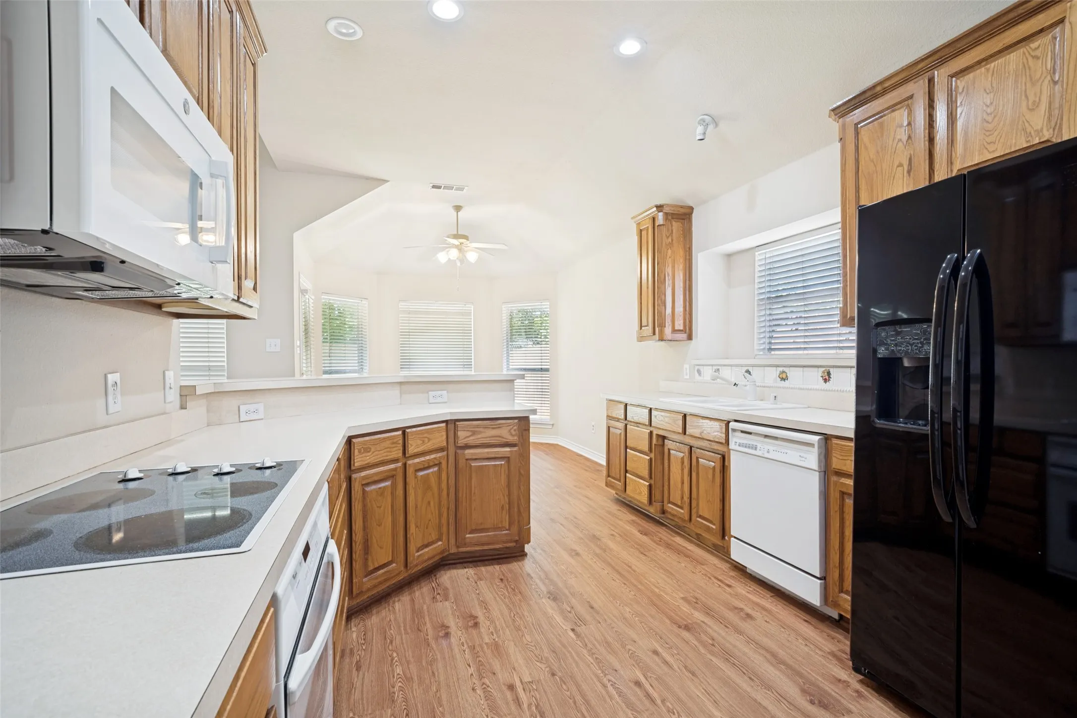 Single Family Residence For Sale in Denton County , 110 Blue Bonnet Circle, Justin, Texas 76247, 3 Bedroom, 2 Bathroom, 2 Garage spaces, 1,887 Sqft, built in 2000, mls#21357644, Real Estate Agent in Justin, Homes For Sale in Denton county, Homes For Sale in Justin, Realtor in Justin Texas, Real Estate Brokerage Independent Realty Texas, Luminita Cordes Realtor