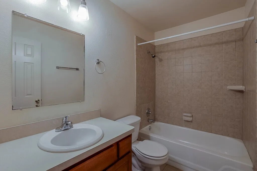 Single Family Residence For Sale in Tarrant County , 113 Oak Wood Lane, Kennedale, Texas 76060, 2 Bedroom, 2 Bathroom, Garage spaces, 983 Sqft, built in 1983, mls#21357622, Real Estate Agent in Kennedale, Homes For Sale in Tarrant county, Homes For Sale in Kennedale, Realtor in Kennedale Texas, Real Estate Brokerage Independent Realty Texas, Luminita Cordes Realtor