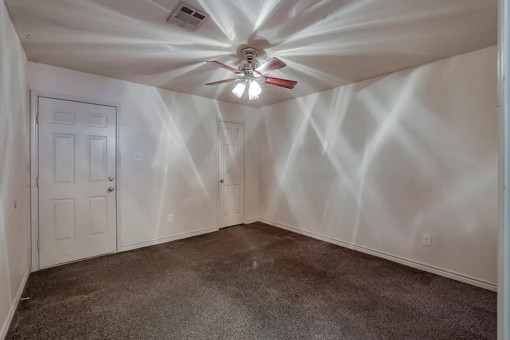 Single Family Residence For Sale in Tarrant County , 113 Oak Wood Lane, Kennedale, Texas 76060, 2 Bedroom, 2 Bathroom, Garage spaces, 983 Sqft, built in 1983, mls#21357622, Real Estate Agent in Kennedale, Homes For Sale in Tarrant county, Homes For Sale in Kennedale, Realtor in Kennedale Texas, Real Estate Brokerage Independent Realty Texas, Luminita Cordes Realtor