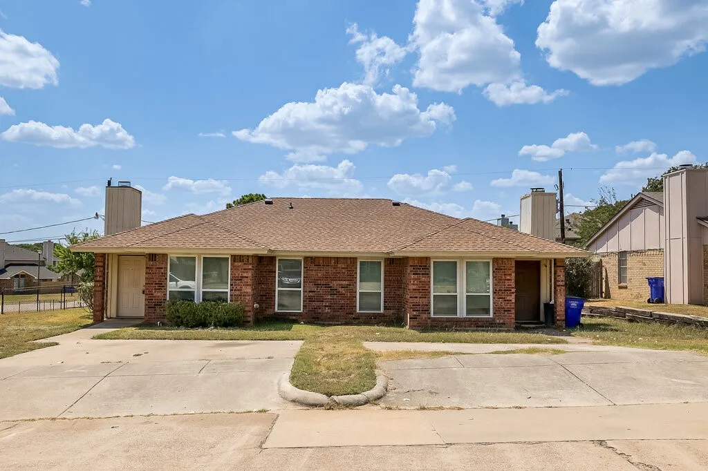 Left side is 113 Oak Wood Lane 76060