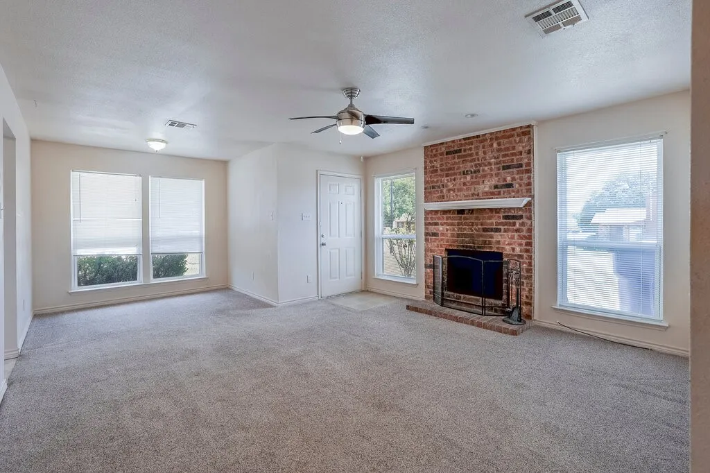 Spacius living room open to sunny dining