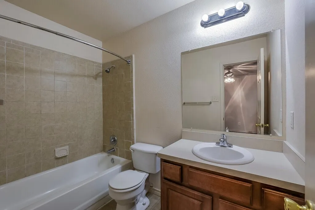 Single Family Residence For Sale in Tarrant County , 113 Oak Wood Lane, Kennedale, Texas 76060, 2 Bedroom, 2 Bathroom, Garage spaces, 983 Sqft, built in 1983, mls#21357622, Real Estate Agent in Kennedale, Homes For Sale in Tarrant county, Homes For Sale in Kennedale, Realtor in Kennedale Texas, Real Estate Brokerage Independent Realty Texas, Luminita Cordes Realtor