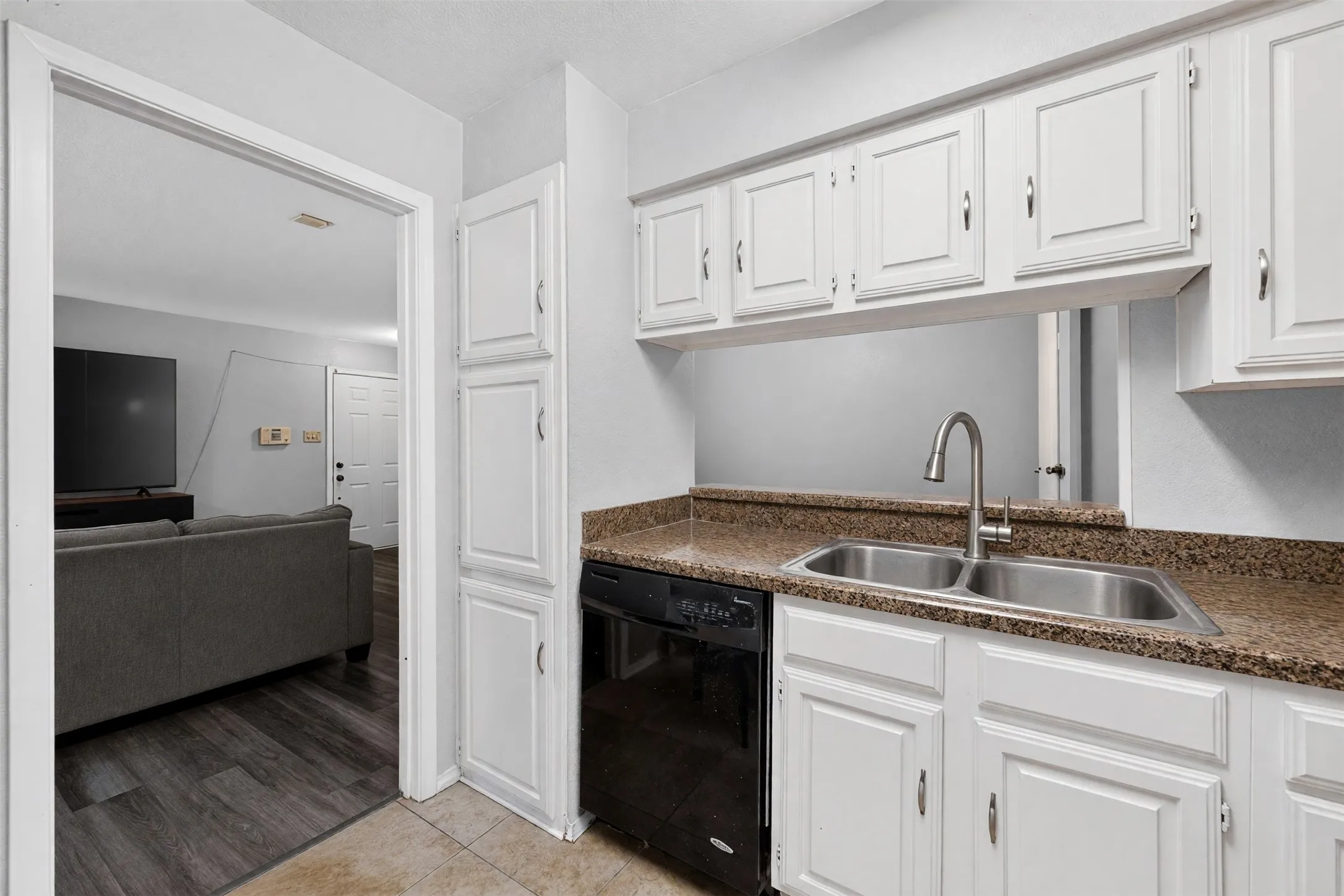 Condominium For Sale in Dallas County , 2632 Piedras, Irving, Texas 75038, 2 Bedroom, 3 Bathroom, 1 Garage spaces, 1,135 Sqft, built in 1981, mls#21357649, Real Estate Agent in Irving, Homes For Sale in Dallas county, Homes For Sale in Irving, Realtor in Irving Texas, Real Estate Brokerage Independent Realty Texas, Luminita Cordes Realtor