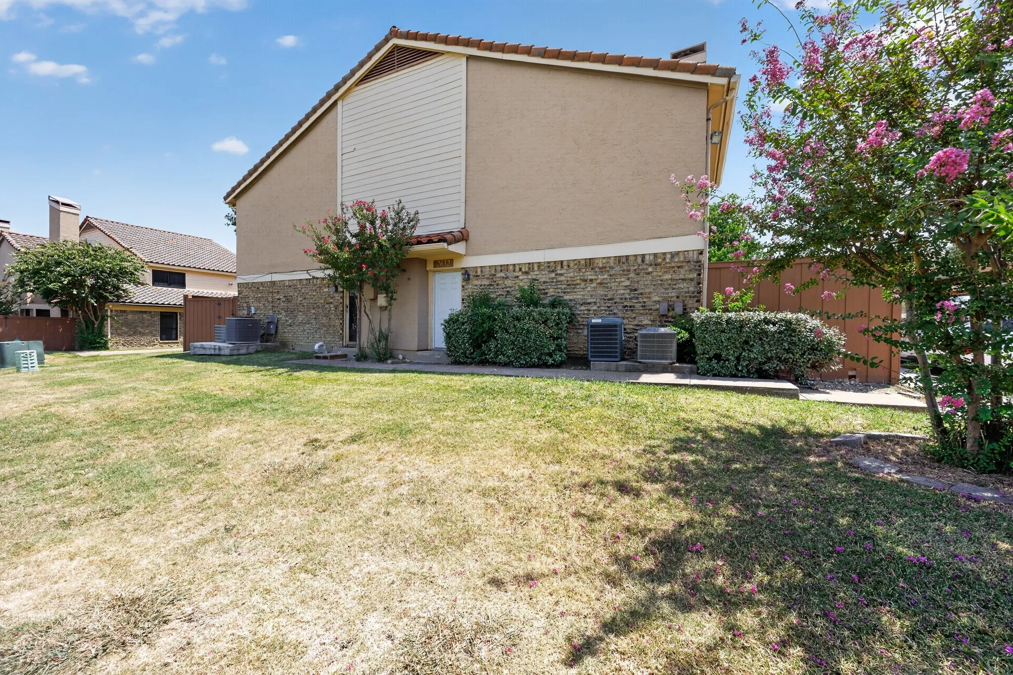 Condominium For Sale in Dallas County , 2632 Piedras, Irving, Texas 75038, 2 Bedroom, 3 Bathroom, 1 Garage spaces, 1,135 Sqft, built in 1981, mls#21357649, Real Estate Agent in Irving, Homes For Sale in Dallas county, Homes For Sale in Irving, Realtor in Irving Texas, Real Estate Brokerage Independent Realty Texas, Luminita Cordes Realtor