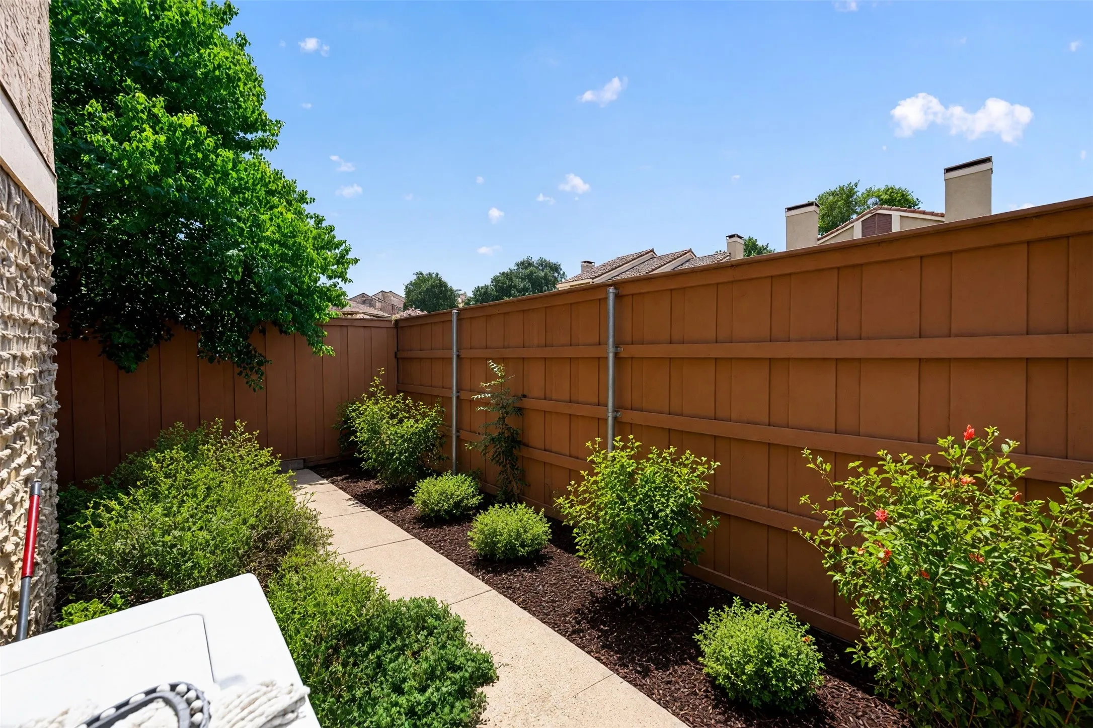Condominium For Sale in Dallas County , 2632 Piedras, Irving, Texas 75038, 2 Bedroom, 3 Bathroom, 1 Garage spaces, 1,135 Sqft, built in 1981, mls#21357649, Real Estate Agent in Irving, Homes For Sale in Dallas county, Homes For Sale in Irving, Realtor in Irving Texas, Real Estate Brokerage Independent Realty Texas, Luminita Cordes Realtor