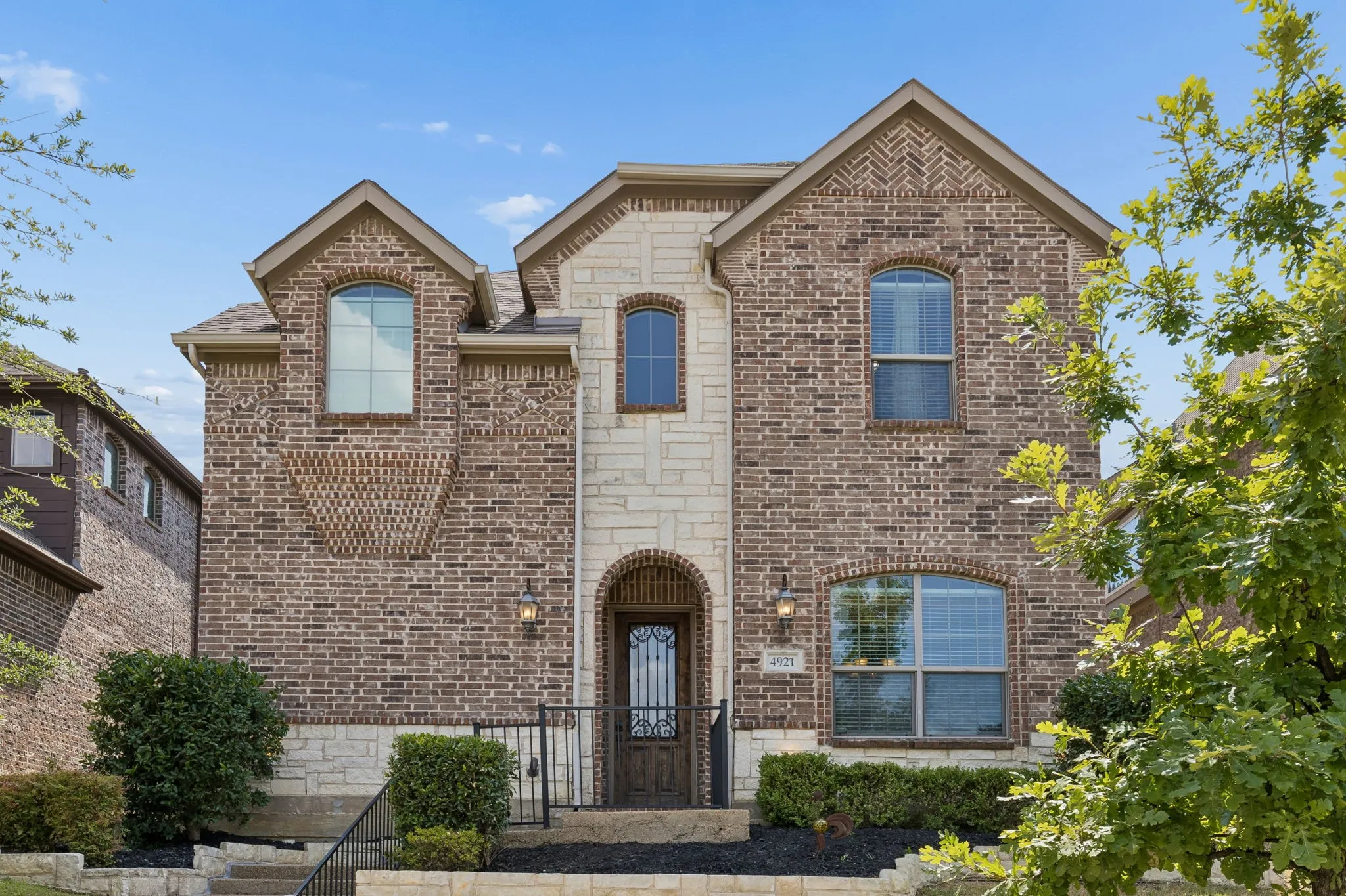 Single Family Residence For Sale in Dallas County , 4921 Empire Way, Irving, Texas 75038, 4 Bedroom, 4 Bathroom, 2 Garage spaces, 2,830 Sqft, built in 2013, mls#21348281, Real Estate Agent in Irving, Homes For Sale in Dallas county, Homes For Sale in Irving, Realtor in Irving Texas, Real Estate Brokerage Independent Realty Texas, Luminita Cordes Realtor