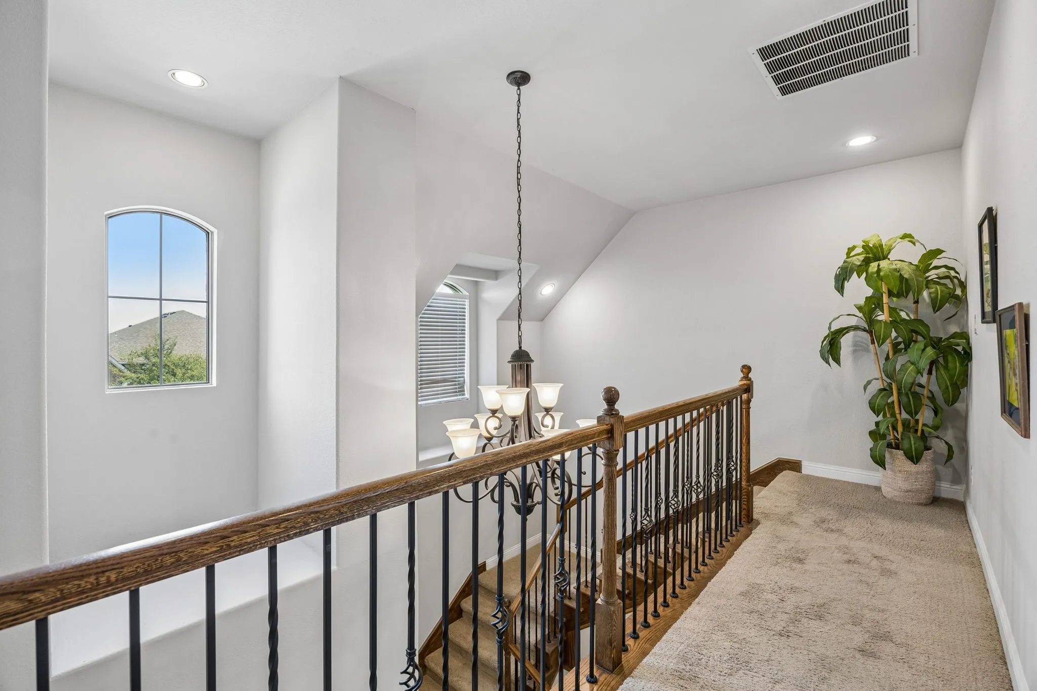 Single Family Residence For Sale in Dallas County , 4921 Empire Way, Irving, Texas 75038, 4 Bedroom, 4 Bathroom, 2 Garage spaces, 2,830 Sqft, built in 2013, mls#21348281, Real Estate Agent in Irving, Homes For Sale in Dallas county, Homes For Sale in Irving, Realtor in Irving Texas, Real Estate Brokerage Independent Realty Texas, Luminita Cordes Realtor