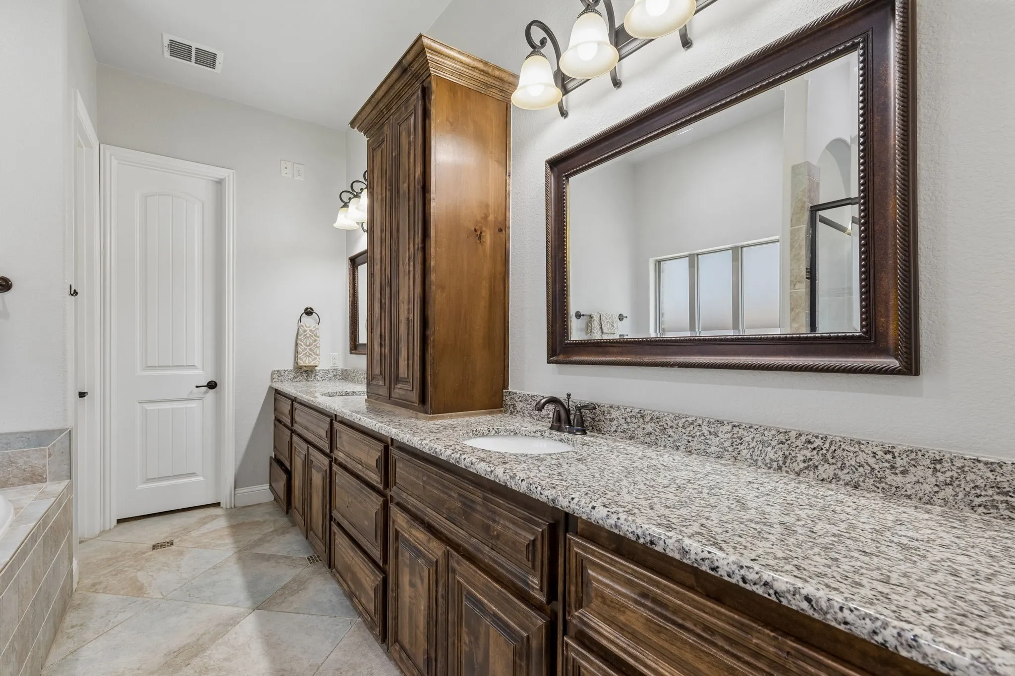 Single Family Residence For Sale in Dallas County , 4921 Empire Way, Irving, Texas 75038, 4 Bedroom, 4 Bathroom, 2 Garage spaces, 2,830 Sqft, built in 2013, mls#21348281, Real Estate Agent in Irving, Homes For Sale in Dallas county, Homes For Sale in Irving, Realtor in Irving Texas, Real Estate Brokerage Independent Realty Texas, Luminita Cordes Realtor