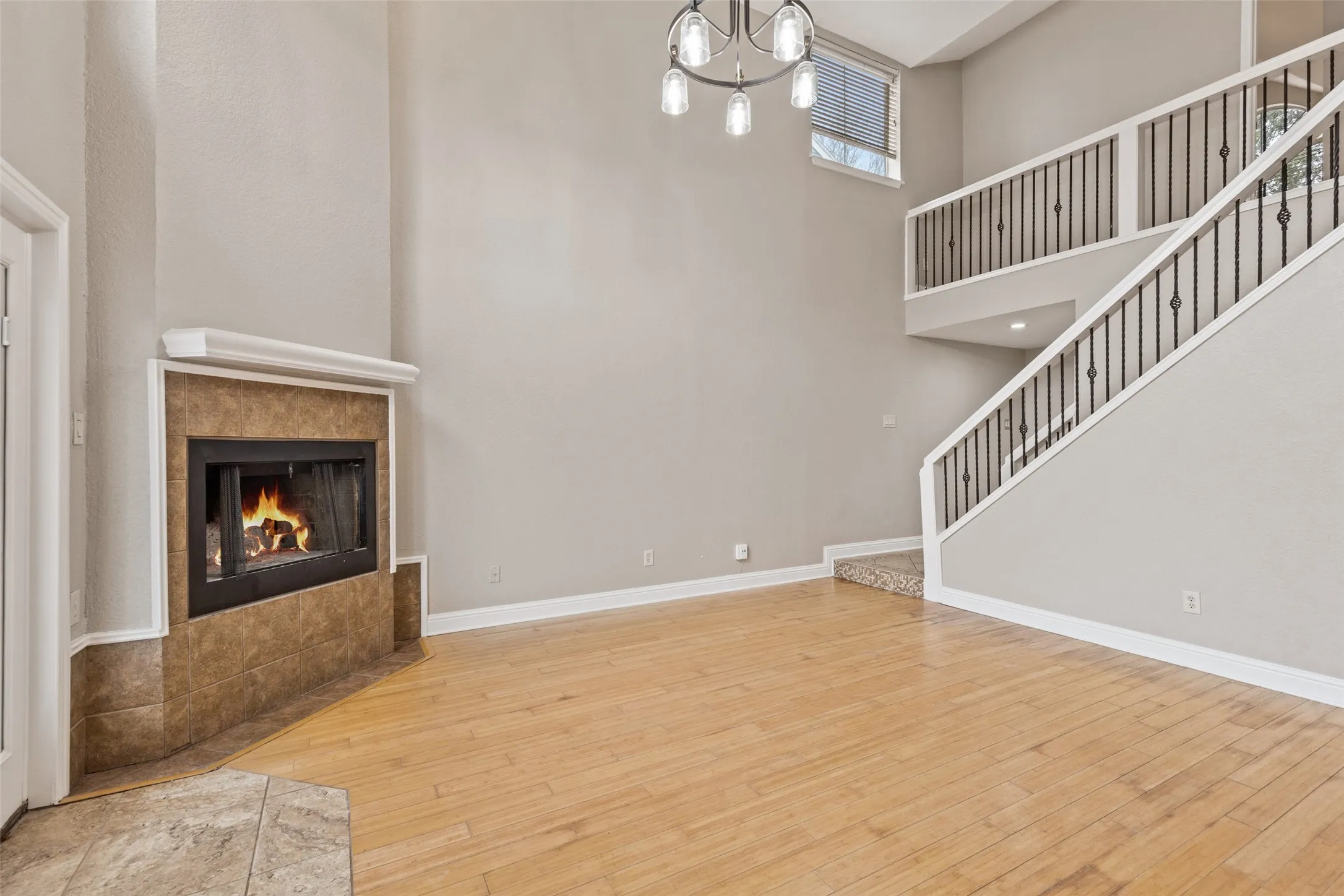 Townhouse For Rent in Dallas County , 906 Canal Street, Irving, Texas 75063, 3 Bedroom, 3 Bathroom, 2 Garage spaces, 1,453 Sqft, built in 1987, mls#21331507, Real Estate Agent in Irving, Homes For Rent in Dallas county, Homes For Rent in Irving, Realtor in Irving Texas, Real Estate Brokerage Independent Realty Texas, Luminita Cordes Realtor