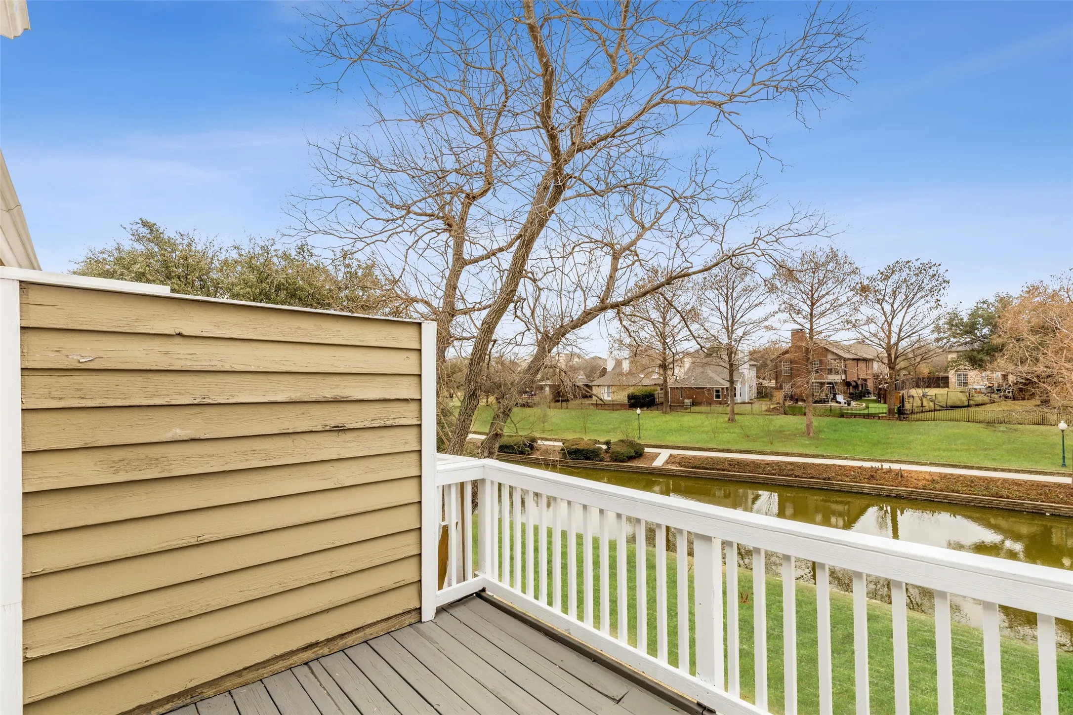 Townhouse For Rent in Dallas County , 906 Canal Street, Irving, Texas 75063, 3 Bedroom, 3 Bathroom, 2 Garage spaces, 1,453 Sqft, built in 1987, mls#21331507, Real Estate Agent in Irving, Homes For Rent in Dallas county, Homes For Rent in Irving, Realtor in Irving Texas, Real Estate Brokerage Independent Realty Texas, Luminita Cordes Realtor
