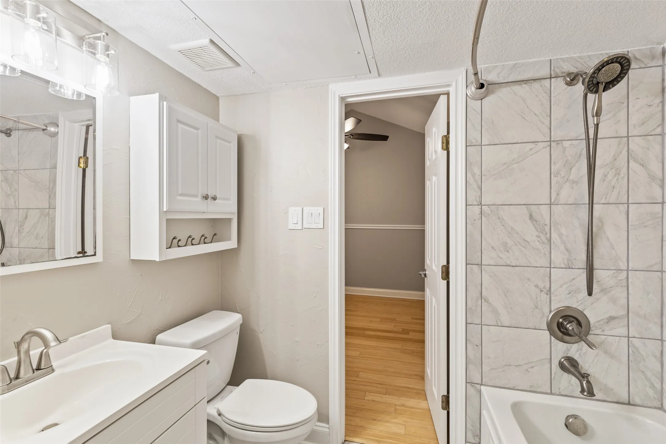 Townhouse For Rent in Dallas County , 906 Canal Street, Irving, Texas 75063, 3 Bedroom, 3 Bathroom, 2 Garage spaces, 1,453 Sqft, built in 1987, mls#21331507, Real Estate Agent in Irving, Homes For Rent in Dallas county, Homes For Rent in Irving, Realtor in Irving Texas, Real Estate Brokerage Independent Realty Texas, Luminita Cordes Realtor