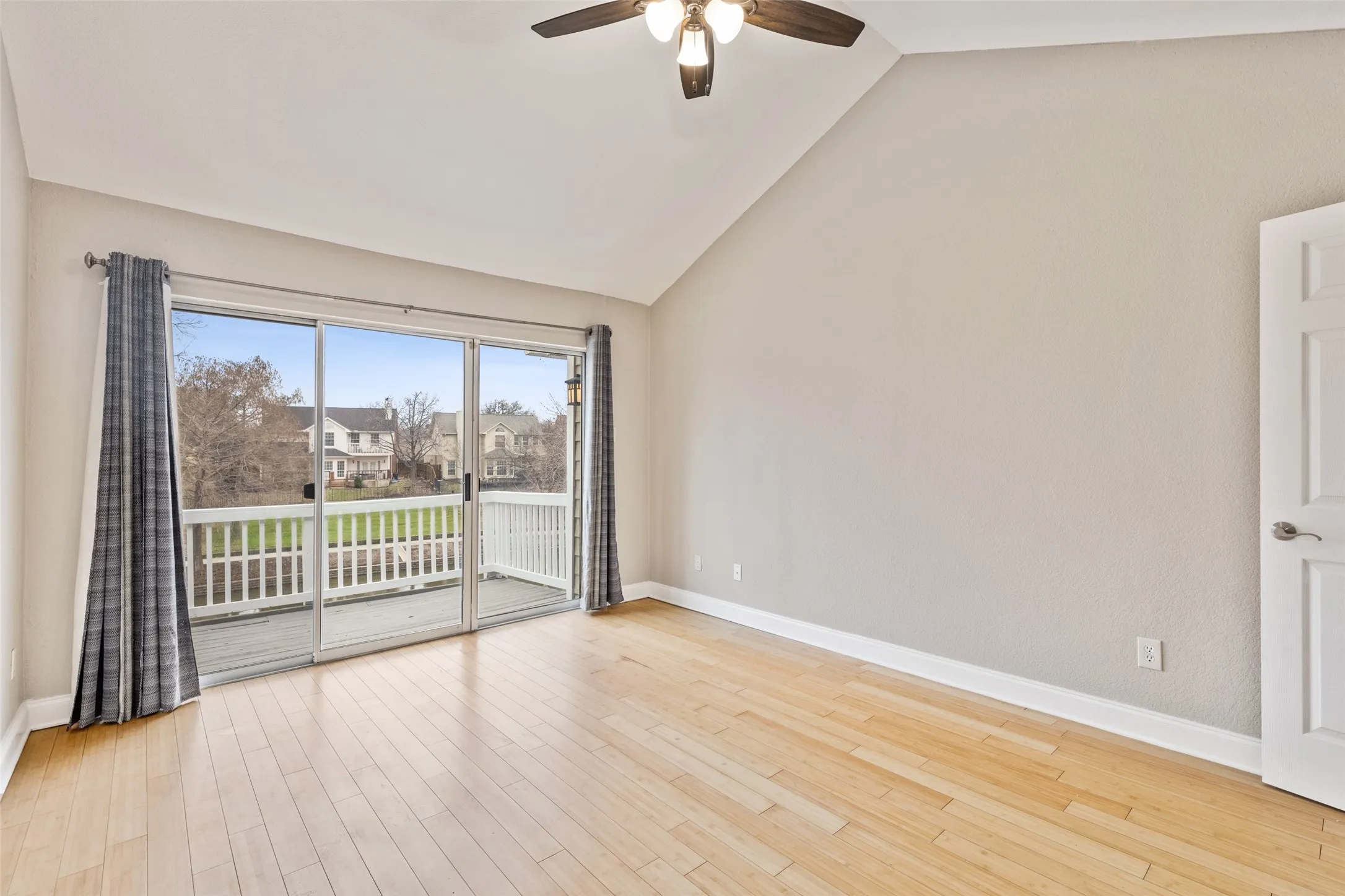 Townhouse For Rent in Dallas County , 906 Canal Street, Irving, Texas 75063, 3 Bedroom, 3 Bathroom, 2 Garage spaces, 1,453 Sqft, built in 1987, mls#21331507, Real Estate Agent in Irving, Homes For Rent in Dallas county, Homes For Rent in Irving, Realtor in Irving Texas, Real Estate Brokerage Independent Realty Texas, Luminita Cordes Realtor