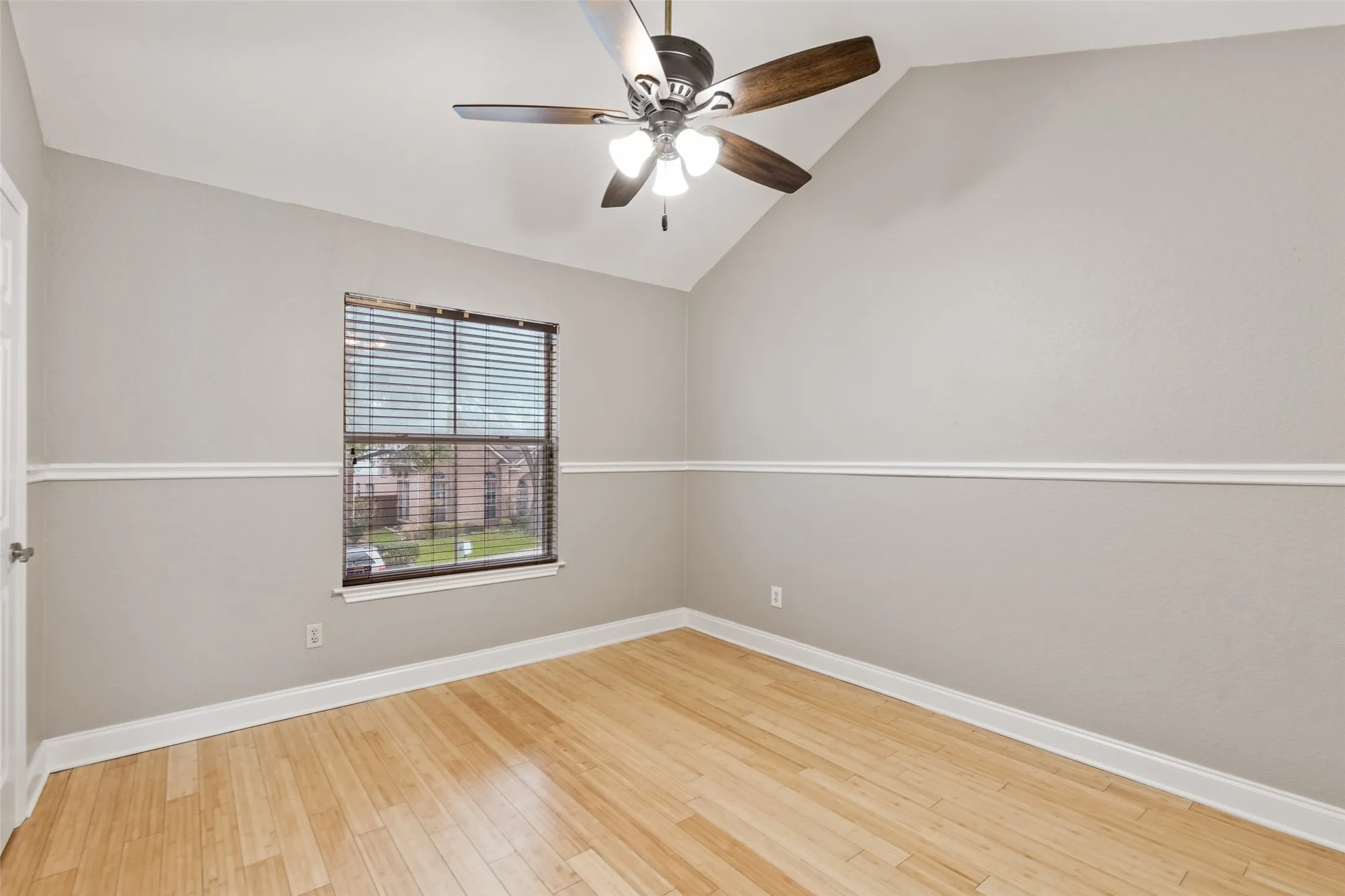 Townhouse For Rent in Dallas County , 906 Canal Street, Irving, Texas 75063, 3 Bedroom, 3 Bathroom, 2 Garage spaces, 1,453 Sqft, built in 1987, mls#21331507, Real Estate Agent in Irving, Homes For Rent in Dallas county, Homes For Rent in Irving, Realtor in Irving Texas, Real Estate Brokerage Independent Realty Texas, Luminita Cordes Realtor
