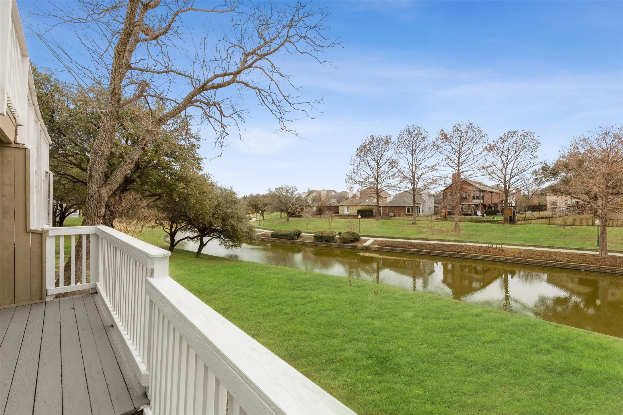 Townhouse For Rent in Dallas County , 906 Canal Street, Irving, Texas 75063, 3 Bedroom, 3 Bathroom, 2 Garage spaces, 1,453 Sqft, built in 1987, mls#21331507, Real Estate Agent in Irving, Homes For Rent in Dallas county, Homes For Rent in Irving, Realtor in Irving Texas, Real Estate Brokerage Independent Realty Texas, Luminita Cordes Realtor
