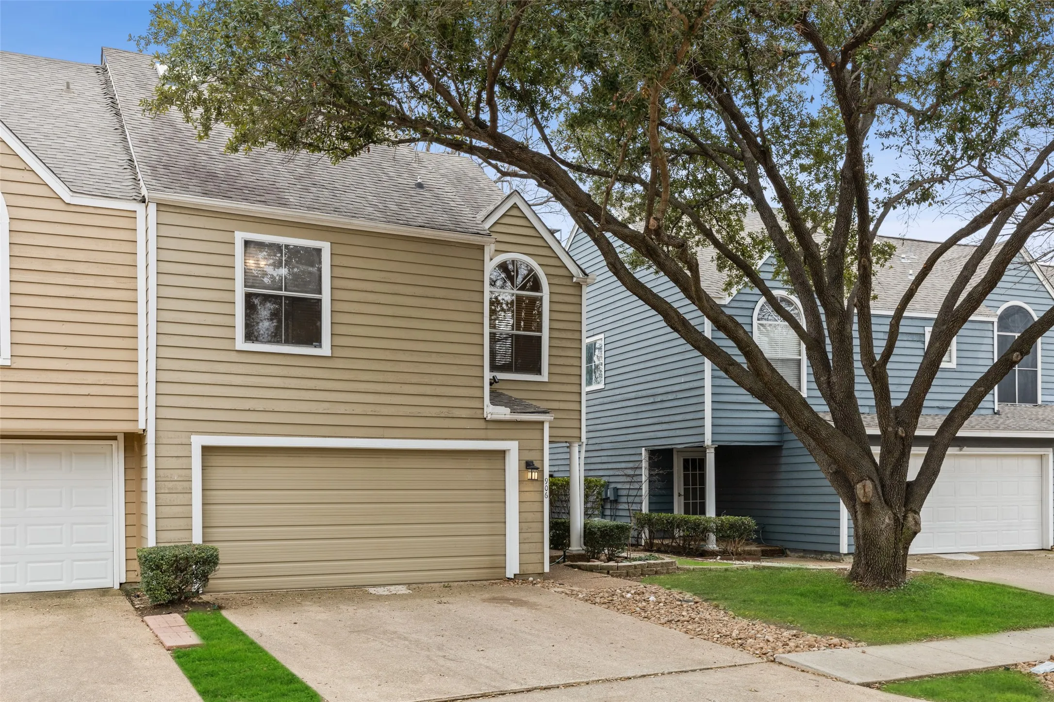 Townhouse For Rent in Dallas County , 906 Canal Street, Irving, Texas 75063, 3 Bedroom, 3 Bathroom, 2 Garage spaces, 1,453 Sqft, built in 1987, mls#21331507, Real Estate Agent in Irving, Homes For Rent in Dallas county, Homes For Rent in Irving, Realtor in Irving Texas, Real Estate Brokerage Independent Realty Texas, Luminita Cordes Realtor