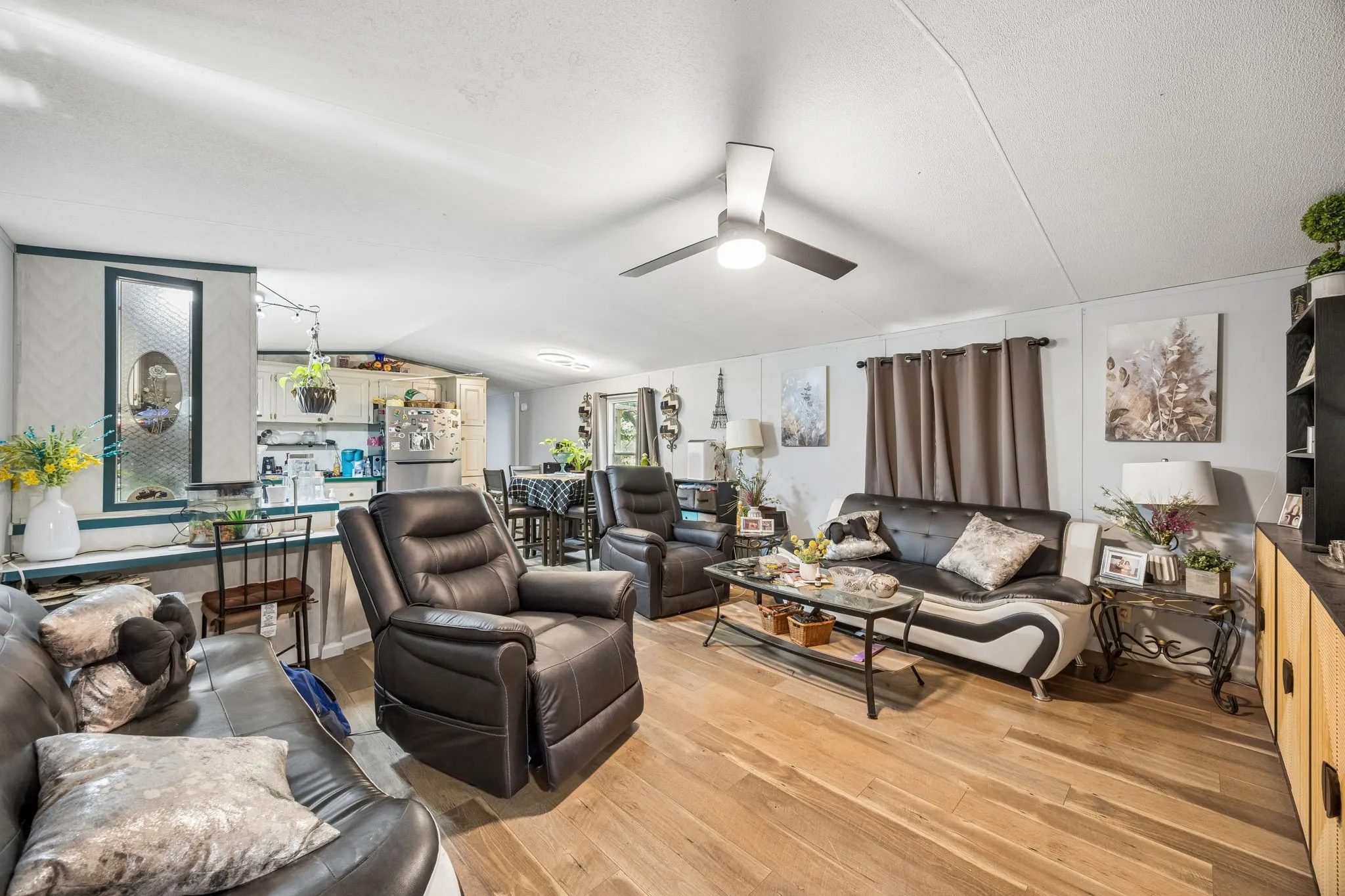 Mobile Home For Sale in Parker County , 192 Oak Meadows Drive, Springtown, Texas 76082, 4 Bedroom, 2 Bathroom, Garage spaces, 1,216 Sqft, built in 1996, mls#21357002, Real Estate Agent in Springtown, Homes For Sale in Parker county, Homes For Sale in Springtown, Realtor in Springtown Texas, Real Estate Brokerage Independent Realty Texas, Luminita Cordes Realtor