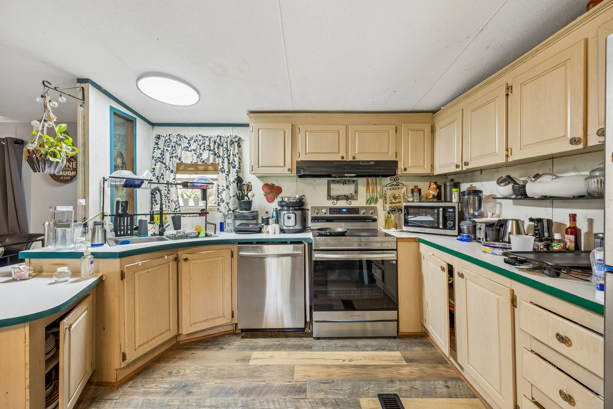 Mobile Home For Sale in Parker County , 192 Oak Meadows Drive, Springtown, Texas 76082, 4 Bedroom, 2 Bathroom, Garage spaces, 1,216 Sqft, built in 1996, mls#21357002, Real Estate Agent in Springtown, Homes For Sale in Parker county, Homes For Sale in Springtown, Realtor in Springtown Texas, Real Estate Brokerage Independent Realty Texas, Luminita Cordes Realtor