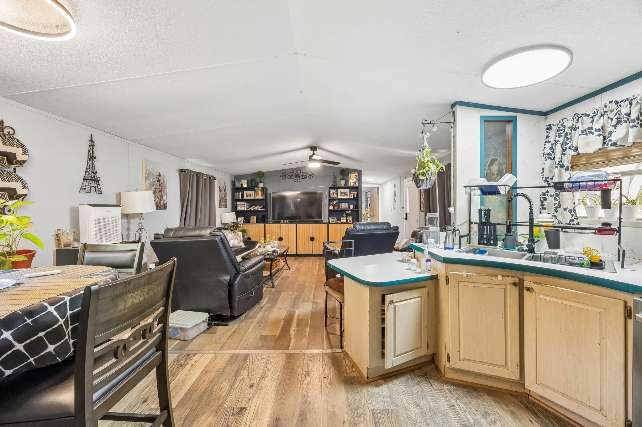 Mobile Home For Sale in Parker County , 192 Oak Meadows Drive, Springtown, Texas 76082, 4 Bedroom, 2 Bathroom, Garage spaces, 1,216 Sqft, built in 1996, mls#21357002, Real Estate Agent in Springtown, Homes For Sale in Parker county, Homes For Sale in Springtown, Realtor in Springtown Texas, Real Estate Brokerage Independent Realty Texas, Luminita Cordes Realtor