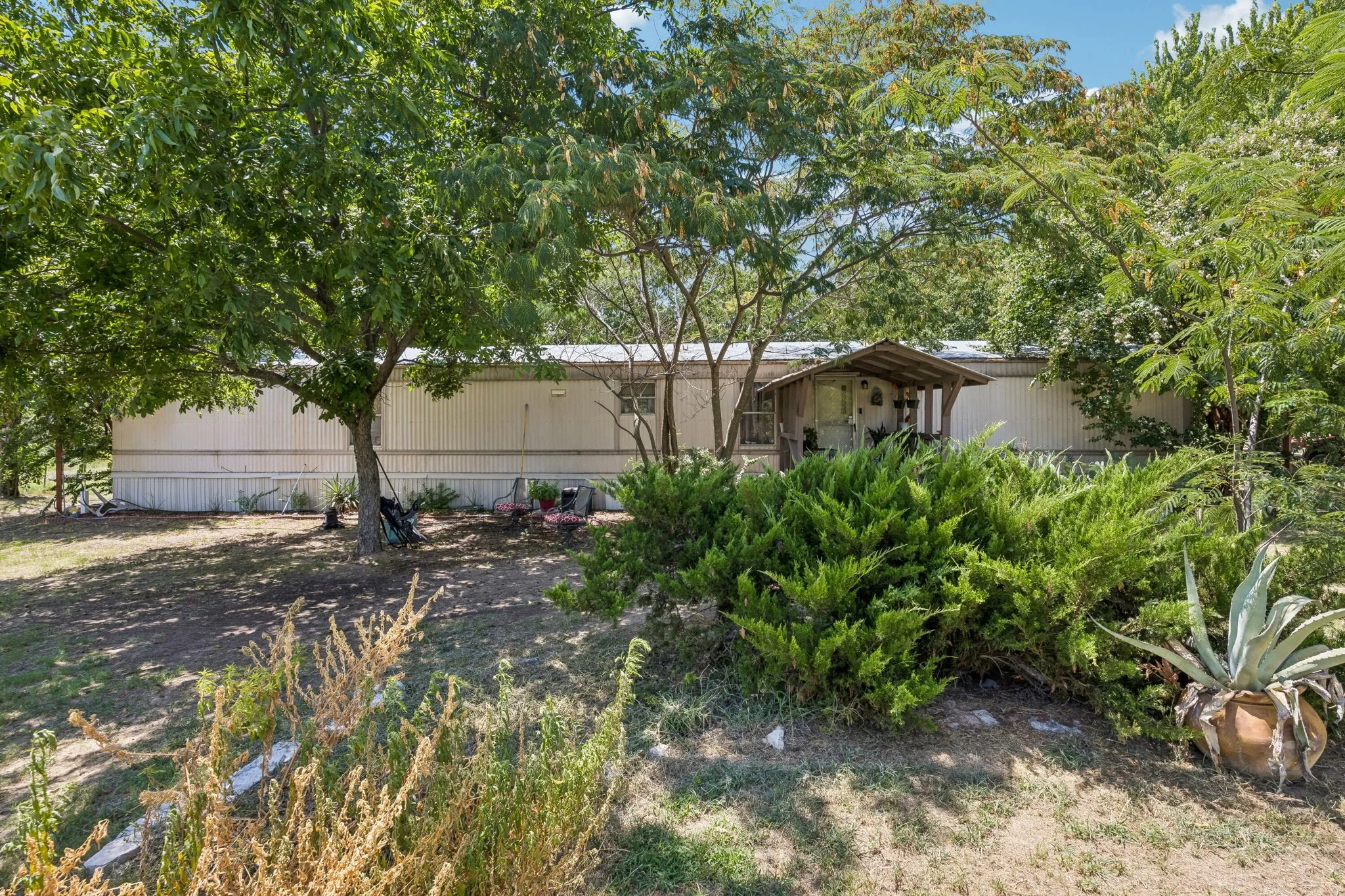 Mobile Home For Sale in Parker County , 192 Oak Meadows Drive, Springtown, Texas 76082, 4 Bedroom, 2 Bathroom, Garage spaces, 1,216 Sqft, built in 1996, mls#21357002, Real Estate Agent in Springtown, Homes For Sale in Parker county, Homes For Sale in Springtown, Realtor in Springtown Texas, Real Estate Brokerage Independent Realty Texas, Luminita Cordes Realtor