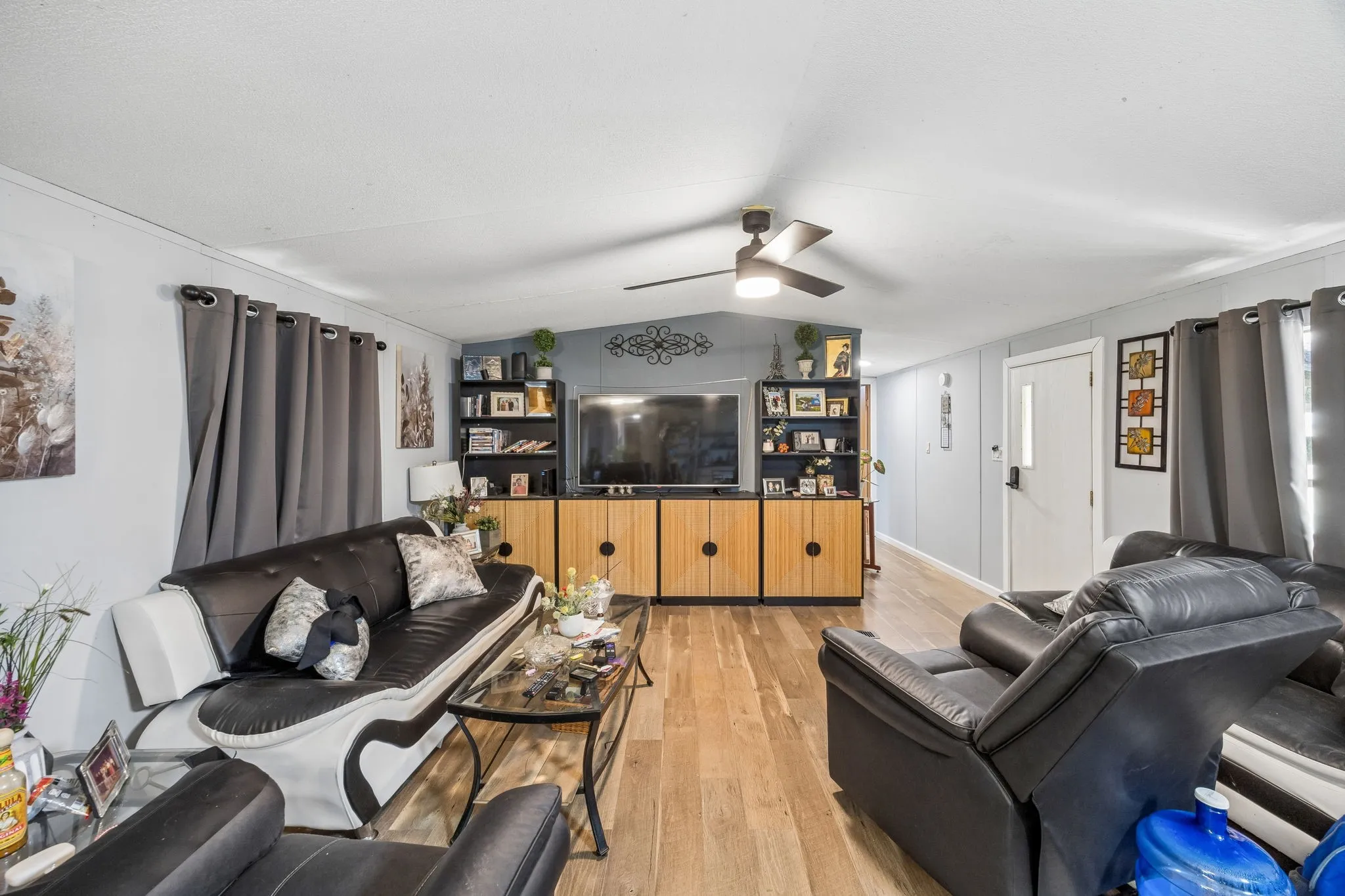 Mobile Home For Sale in Parker County , 192 Oak Meadows Drive, Springtown, Texas 76082, 4 Bedroom, 2 Bathroom, Garage spaces, 1,216 Sqft, built in 1996, mls#21357002, Real Estate Agent in Springtown, Homes For Sale in Parker county, Homes For Sale in Springtown, Realtor in Springtown Texas, Real Estate Brokerage Independent Realty Texas, Luminita Cordes Realtor