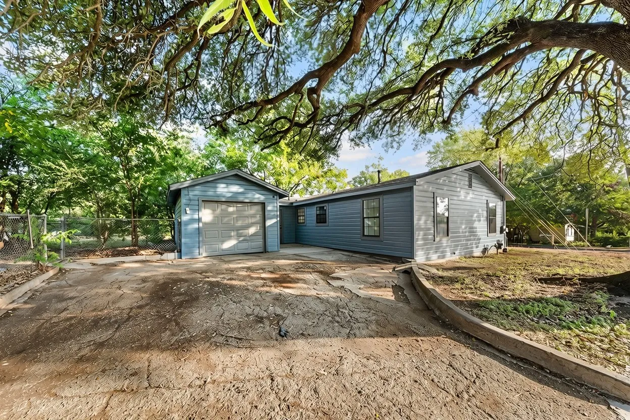 Single Family Residence For Sale in Mc Lennan County , 1725 Columbia Street, Waco, Texas 76711, 3 Bedroom, 1 Bathroom, 1 Garage spaces, 1,064 Sqft, built in 1955, mls#21357504, Real Estate Agent in Waco, Homes For Sale in Mc Lennan county, Homes For Sale in Waco, Realtor in Waco Texas, Real Estate Brokerage Independent Realty Texas, Luminita Cordes Realtor