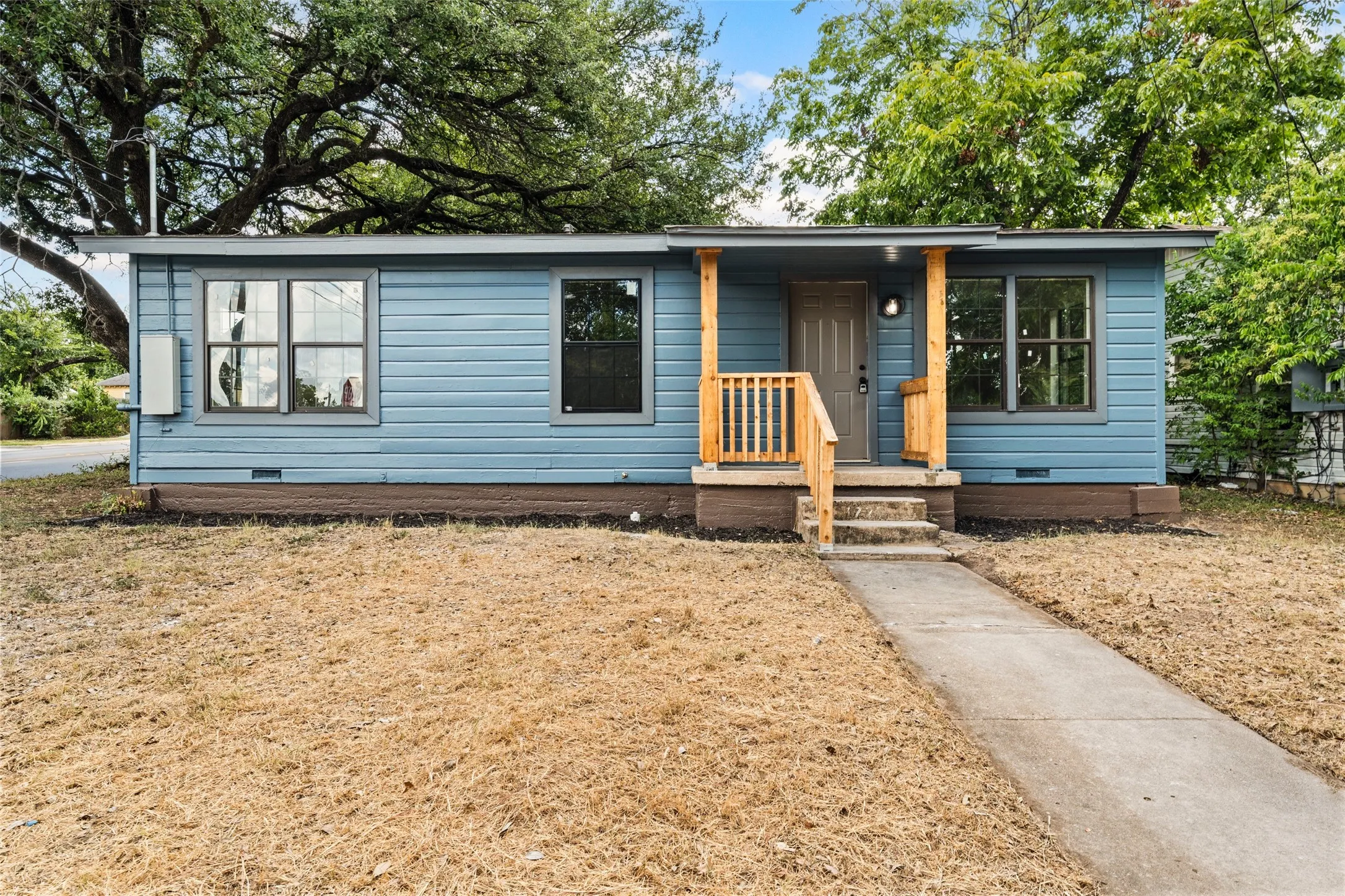Single Family Residence For Sale in Mc Lennan County , 1725 Columbia Street, Waco, Texas 76711, 3 Bedroom, 1 Bathroom, 1 Garage spaces, 1,064 Sqft, built in 1955, mls#21357504, Real Estate Agent in Waco, Homes For Sale in Mc Lennan county, Homes For Sale in Waco, Realtor in Waco Texas, Real Estate Brokerage Independent Realty Texas, Luminita Cordes Realtor