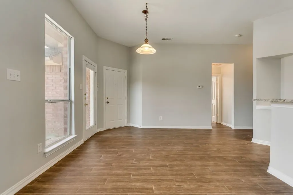 Single Family Residence For Rent in Collin County , 4911 Lakeland Drive, Frisco, Texas 75035, 4 Bedroom, 2 Bathroom, 2 Garage spaces, 2,405 Sqft, built in 1999, mls#21357617, Real Estate Agent in Frisco, Homes For Rent in Collin county, Homes For Rent in Frisco, Realtor in Frisco Texas, Real Estate Brokerage Independent Realty Texas, Luminita Cordes Realtor