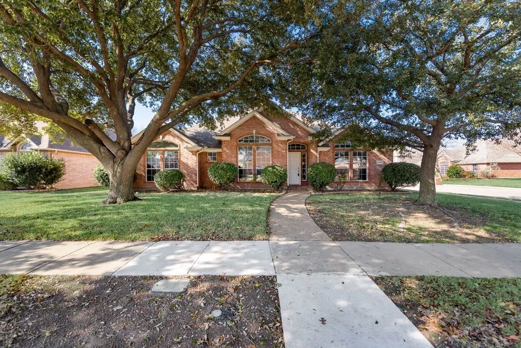 Single Family Residence For Rent in Collin County , 4911 Lakeland Drive, Frisco, Texas 75035, 4 Bedroom, 2 Bathroom, 2 Garage spaces, 2,405 Sqft, built in 1999, mls#21357617, Real Estate Agent in Frisco, Homes For Rent in Collin county, Homes For Rent in Frisco, Realtor in Frisco Texas, Real Estate Brokerage Independent Realty Texas, Luminita Cordes Realtor