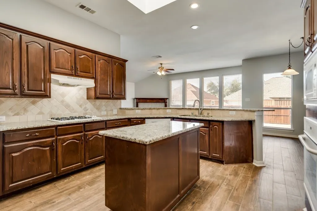Single Family Residence For Rent in Collin County , 4911 Lakeland Drive, Frisco, Texas 75035, 4 Bedroom, 2 Bathroom, 2 Garage spaces, 2,405 Sqft, built in 1999, mls#21357617, Real Estate Agent in Frisco, Homes For Rent in Collin county, Homes For Rent in Frisco, Realtor in Frisco Texas, Real Estate Brokerage Independent Realty Texas, Luminita Cordes Realtor