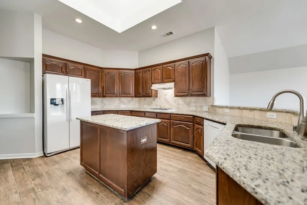 Single Family Residence For Rent in Collin County , 4911 Lakeland Drive, Frisco, Texas 75035, 4 Bedroom, 2 Bathroom, 2 Garage spaces, 2,405 Sqft, built in 1999, mls#21357617, Real Estate Agent in Frisco, Homes For Rent in Collin county, Homes For Rent in Frisco, Realtor in Frisco Texas, Real Estate Brokerage Independent Realty Texas, Luminita Cordes Realtor