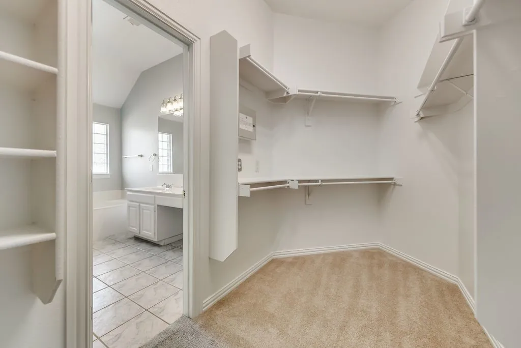 Single Family Residence For Rent in Collin County , 4911 Lakeland Drive, Frisco, Texas 75035, 4 Bedroom, 2 Bathroom, 2 Garage spaces, 2,405 Sqft, built in 1999, mls#21357617, Real Estate Agent in Frisco, Homes For Rent in Collin county, Homes For Rent in Frisco, Realtor in Frisco Texas, Real Estate Brokerage Independent Realty Texas, Luminita Cordes Realtor