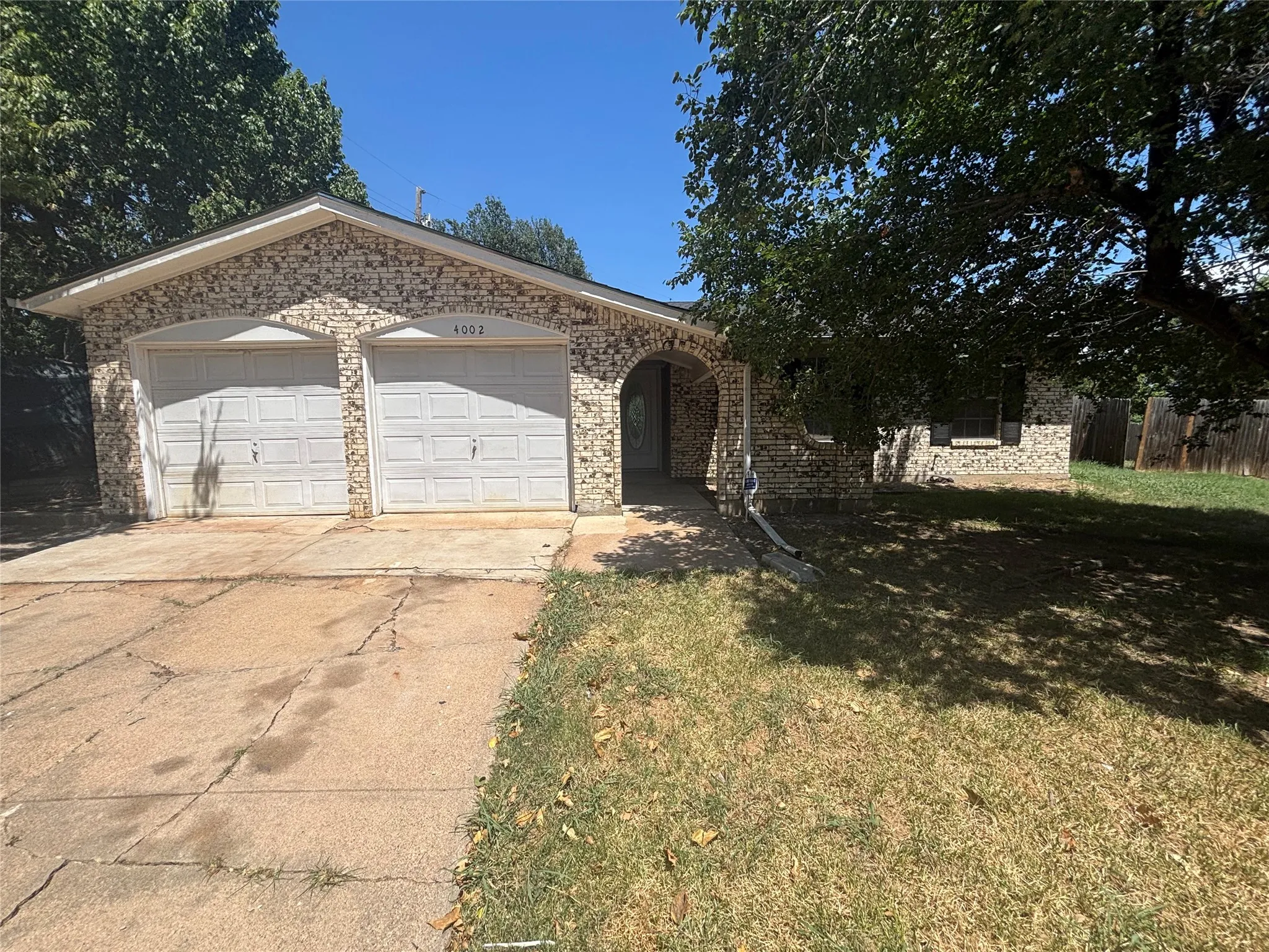 Single Family Residence For Sale in Dallas County , 4002 Fairbanks Court, Irving, Texas 75062, 3 Bedroom, 2 Bathroom, 2 Garage spaces, 1,224 Sqft, built in 1968, Price $260,000, mls#21355616, Real Estate Agent in Irving, Homes For Sale in Dallas county, Homes For Sale in Irving, Realtor in Irving Texas, Real Estate Brokerage Independent Realty Texas, Luminita Cordes Realtor