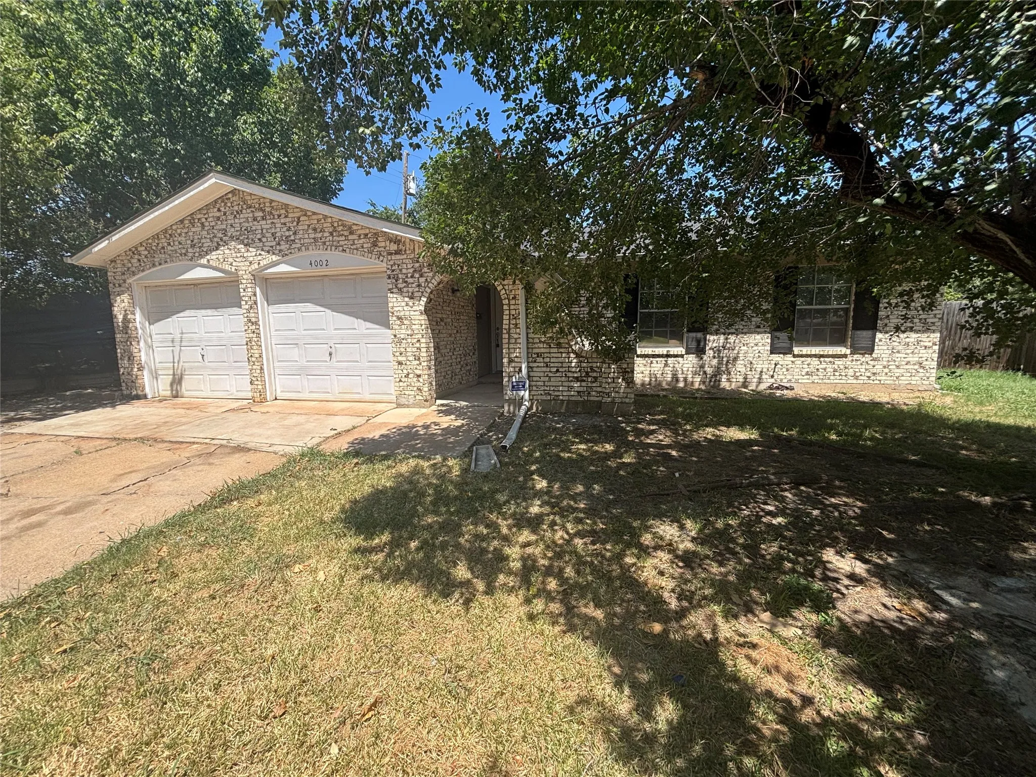 Single Family Residence For Sale in Dallas County , 4002 Fairbanks Court, Irving, Texas 75062, 3 Bedroom, 2 Bathroom, 2 Garage spaces, 1,224 Sqft, built in 1968, Price $260,000, mls#21355616, Real Estate Agent in Irving, Homes For Sale in Dallas county, Homes For Sale in Irving, Realtor in Irving Texas, Real Estate Brokerage Independent Realty Texas, Luminita Cordes Realtor
