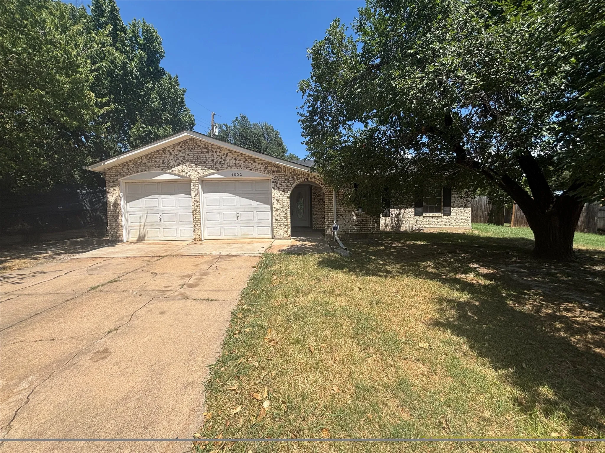 Single Family Residence For Sale in Dallas County , 4002 Fairbanks Court, Irving, Texas 75062, 3 Bedroom, 2 Bathroom, 2 Garage spaces, 1,224 Sqft, built in 1968, Price $260,000, mls#21355616, Real Estate Agent in Irving, Homes For Sale in Dallas county, Homes For Sale in Irving, Realtor in Irving Texas, Real Estate Brokerage Independent Realty Texas, Luminita Cordes Realtor