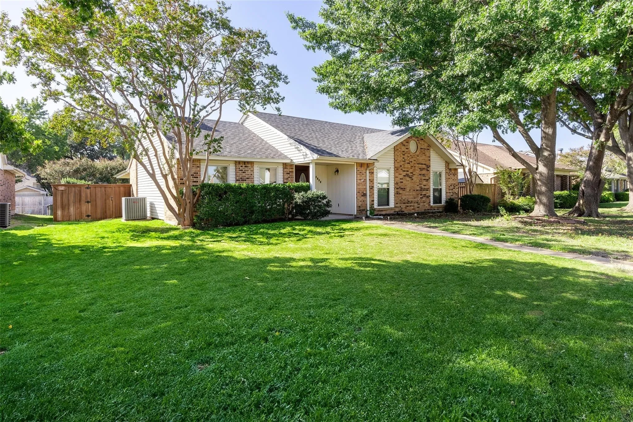 Single Family Residence For Rent in Collin County , 1512 Jabbet Drive, Plano, Texas 75025, 3 Bedroom, 2 Bathroom, 2 Garage spaces, 1,452 Sqft, built in 1983, mls#21357664, Real Estate Agent in Plano, Homes For Rent in Collin county, Homes For Rent in Plano, Realtor in Plano Texas, Real Estate Brokerage Independent Realty Texas, Luminita Cordes Realtor