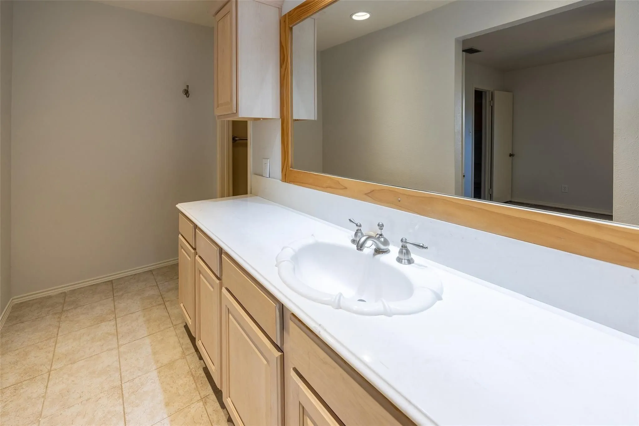 Single Family Residence For Rent in Collin County , 1512 Jabbet Drive, Plano, Texas 75025, 3 Bedroom, 2 Bathroom, 2 Garage spaces, 1,452 Sqft, built in 1983, mls#21357664, Real Estate Agent in Plano, Homes For Rent in Collin county, Homes For Rent in Plano, Realtor in Plano Texas, Real Estate Brokerage Independent Realty Texas, Luminita Cordes Realtor