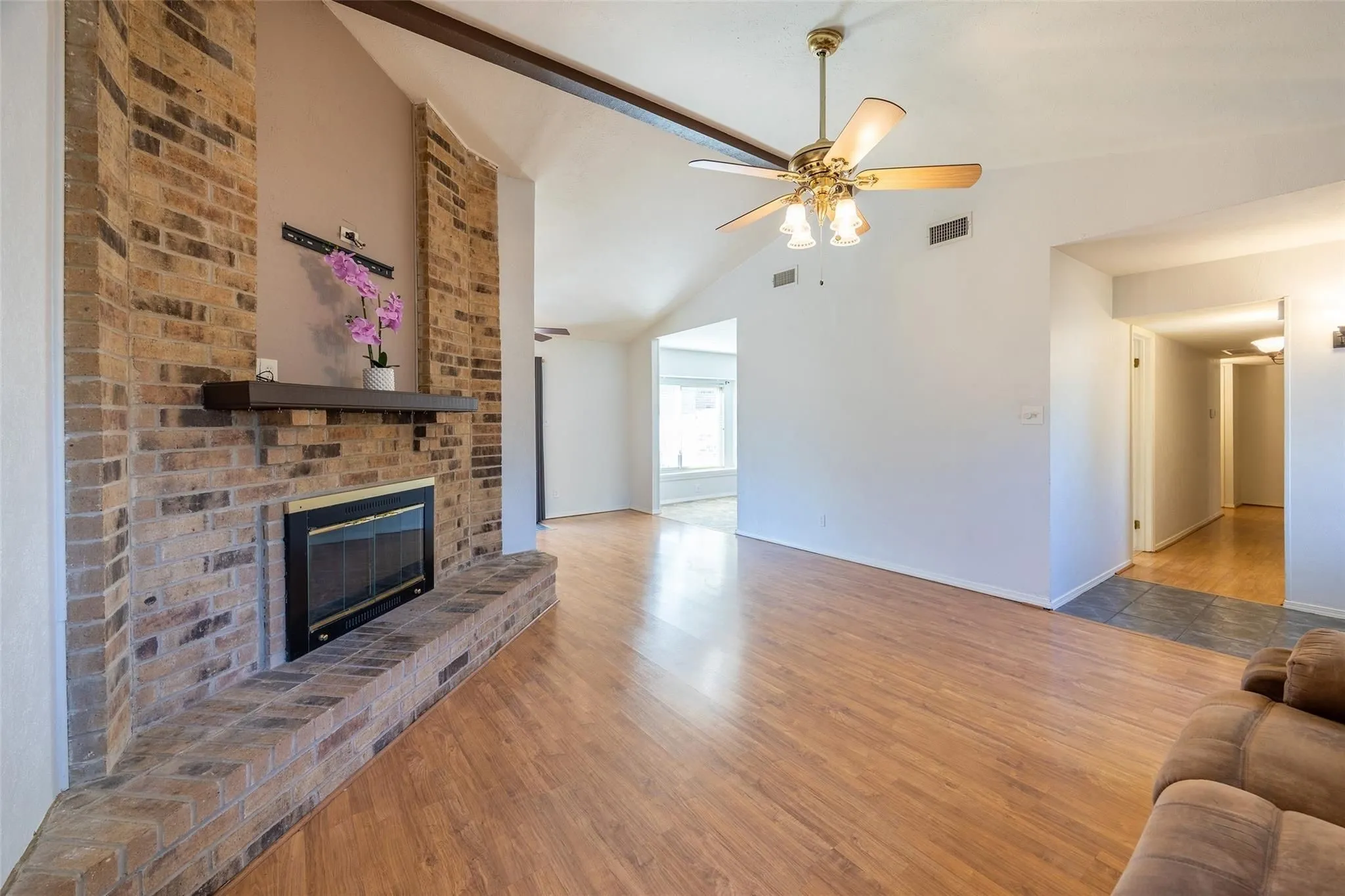 Single Family Residence For Rent in Collin County , 1512 Jabbet Drive, Plano, Texas 75025, 3 Bedroom, 2 Bathroom, 2 Garage spaces, 1,452 Sqft, built in 1983, mls#21357664, Real Estate Agent in Plano, Homes For Rent in Collin county, Homes For Rent in Plano, Realtor in Plano Texas, Real Estate Brokerage Independent Realty Texas, Luminita Cordes Realtor