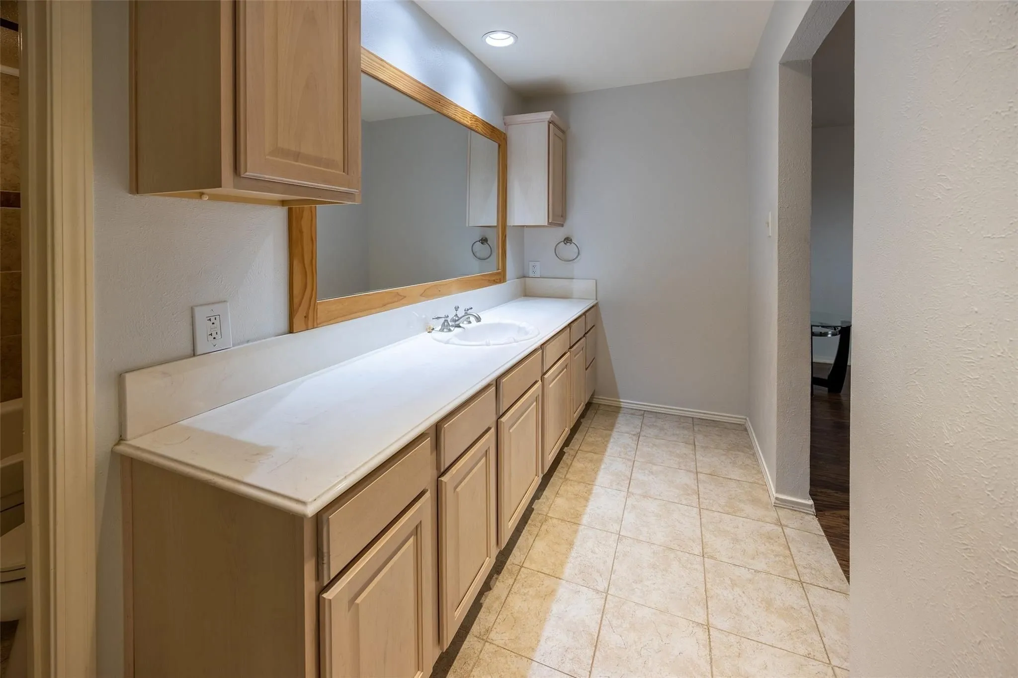 Single Family Residence For Rent in Collin County , 1512 Jabbet Drive, Plano, Texas 75025, 3 Bedroom, 2 Bathroom, 2 Garage spaces, 1,452 Sqft, built in 1983, mls#21357664, Real Estate Agent in Plano, Homes For Rent in Collin county, Homes For Rent in Plano, Realtor in Plano Texas, Real Estate Brokerage Independent Realty Texas, Luminita Cordes Realtor