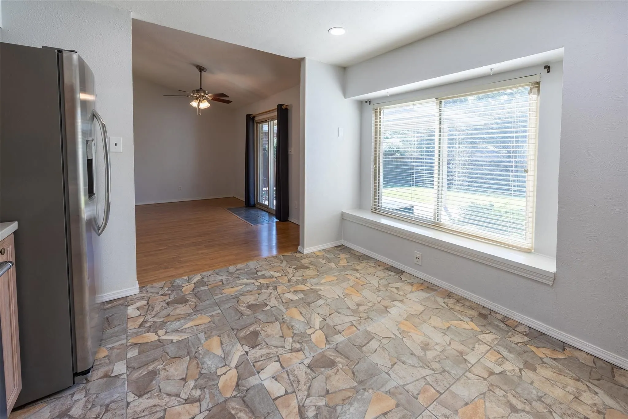 Single Family Residence For Rent in Collin County , 1512 Jabbet Drive, Plano, Texas 75025, 3 Bedroom, 2 Bathroom, 2 Garage spaces, 1,452 Sqft, built in 1983, mls#21357664, Real Estate Agent in Plano, Homes For Rent in Collin county, Homes For Rent in Plano, Realtor in Plano Texas, Real Estate Brokerage Independent Realty Texas, Luminita Cordes Realtor