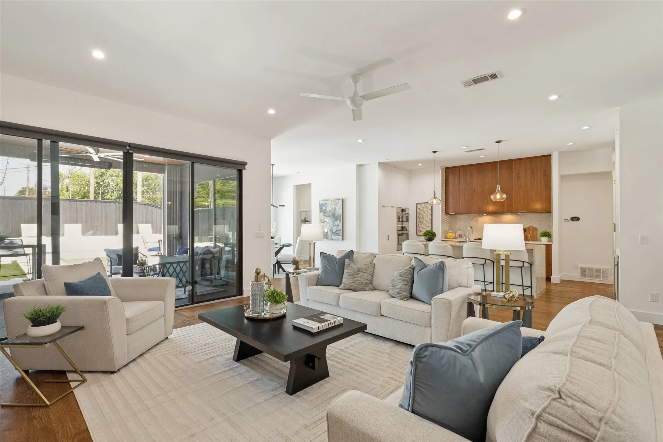 Single Family Residence For Sale in Dallas County , 1848 Mcmillan Avenue, Dallas, Texas 75206, 4 Bedroom, 4 Bathroom, 2 Garage spaces, 3,352 Sqft, built in 2017, mls#21357537, Real Estate Agent in Dallas, Homes For Sale in Dallas county, Homes For Sale in Dallas, Realtor in Dallas Texas, Real Estate Brokerage Independent Realty Texas, Luminita Cordes Realtor