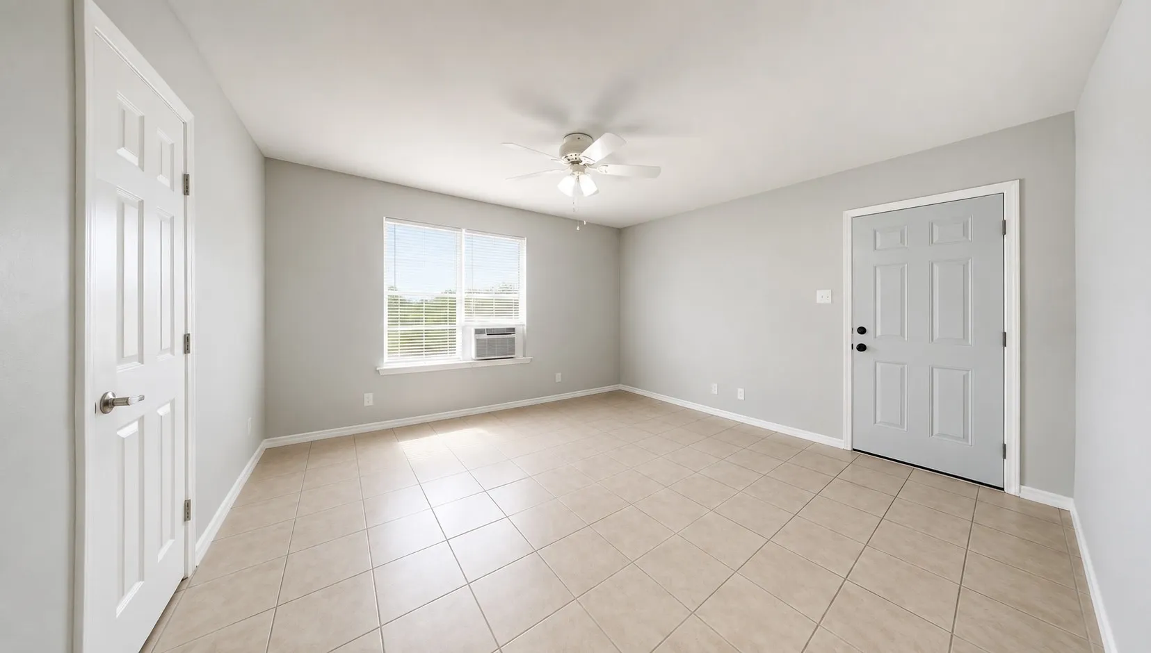 Duplex For Rent in Tarrant County , 3039 College Avenue, Fort Worth, Texas 76110, 2 Bedroom, 1 Bathroom, Garage spaces, 1,566 Sqft, built in 1960, mls#21356486, Real Estate Agent in Fort Worth, Homes For Rent in Tarrant county, Homes For Rent in Fort Worth, Realtor in Fort Worth Texas, Real Estate Brokerage Independent Realty Texas, Luminita Cordes Realtor