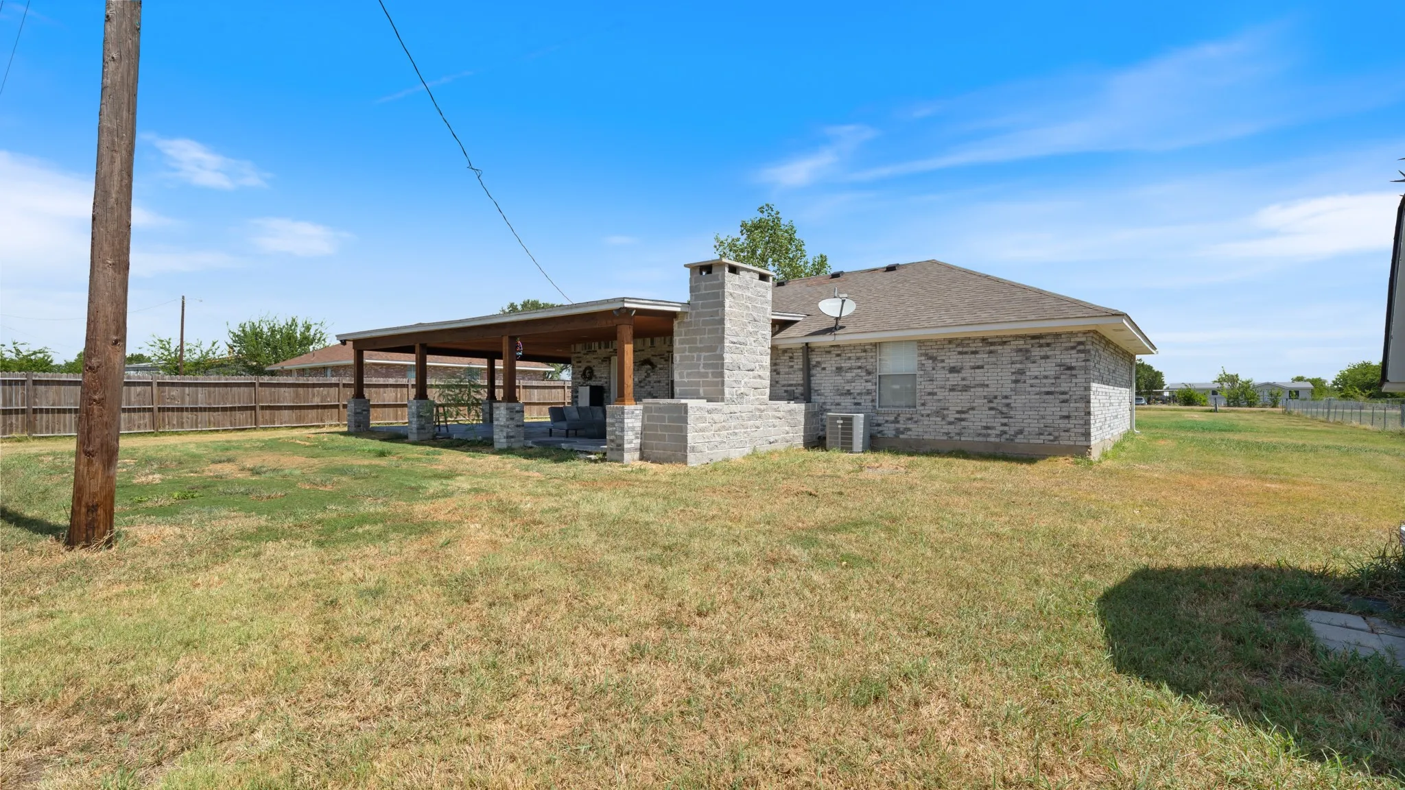 Single Family Residence For Sale in Kaufman County , 4676 County Road 107, Kaufman, Texas 75142, 4 Bedroom, 1 Bathroom, Garage spaces, 1,036 Sqft, built in 1991, mls#21357546, Real Estate Agent in Kaufman, Homes For Sale in Kaufman county, Homes For Sale in Kaufman, Realtor in Kaufman Texas, Real Estate Brokerage Independent Realty Texas, Luminita Cordes Realtor